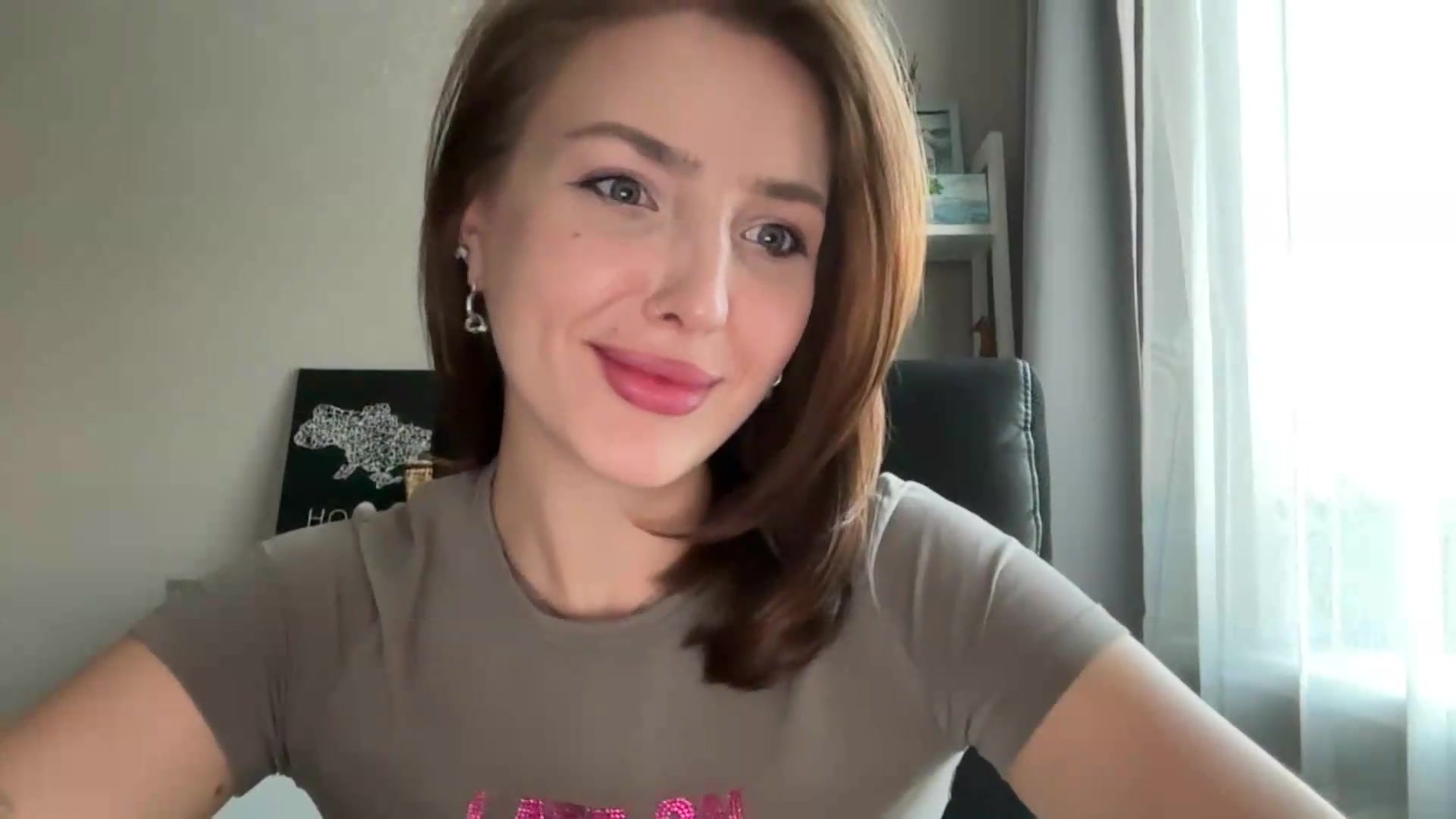 Gallery image thumbnail from Di_Pearl's myfreecams stream on, 08/19/2026, 15:49 image 18 of 20