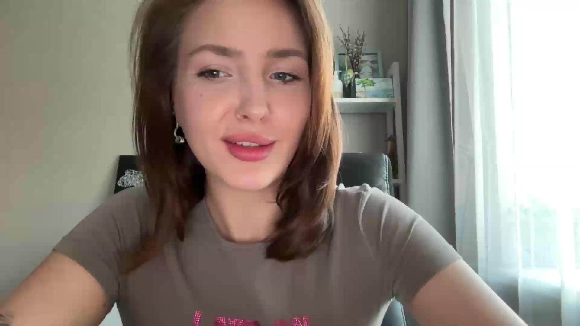 Gallery image thumbnail from Di_Pearl's myfreecams stream on, 08/19/2026, 15:49 image 19 of 20