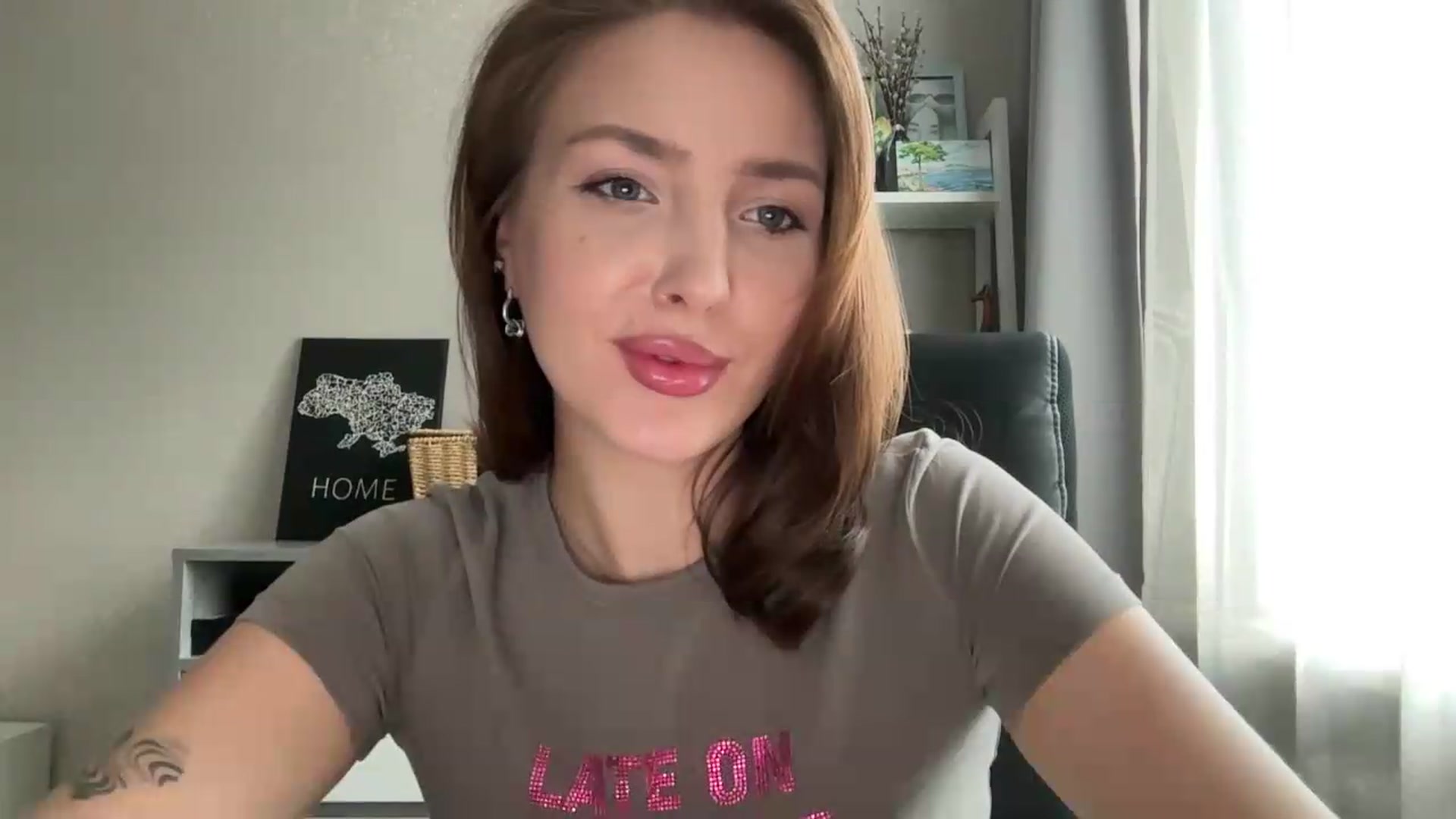 Gallery image thumbnail from Di_Pearl's myfreecams stream on, 08/19/2026, 15:49 image 2 of 20