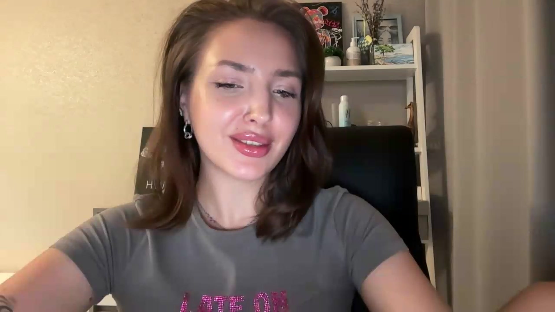 Gallery image thumbnail from Di_Pearl's myfreecams stream on, 08/19/2026, 22:37 image 20 of 20