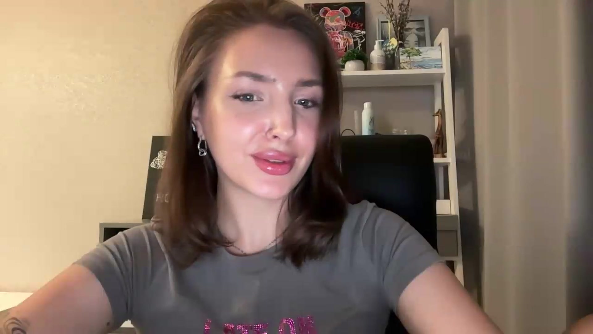 Gallery image thumbnail from Di_Pearl's myfreecams stream on, 08/19/2026, 22:37 image 18 of 20