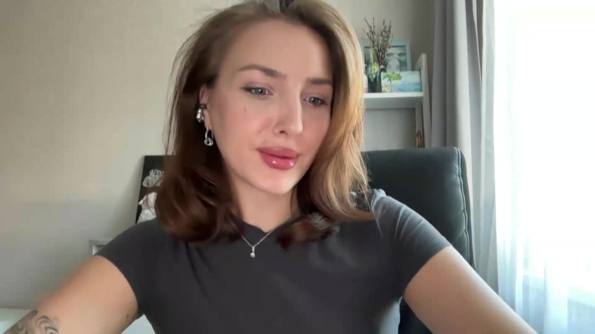 Gallery image thumbnail from Di_Pearl's myfreecams stream on, 08/20/2026, 15:08 image 9 of 20