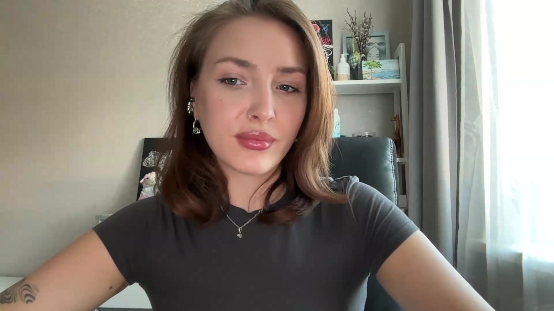 Gallery image thumbnail from Di_Pearl's myfreecams stream on, 08/20/2026, 15:08 image 16 of 20