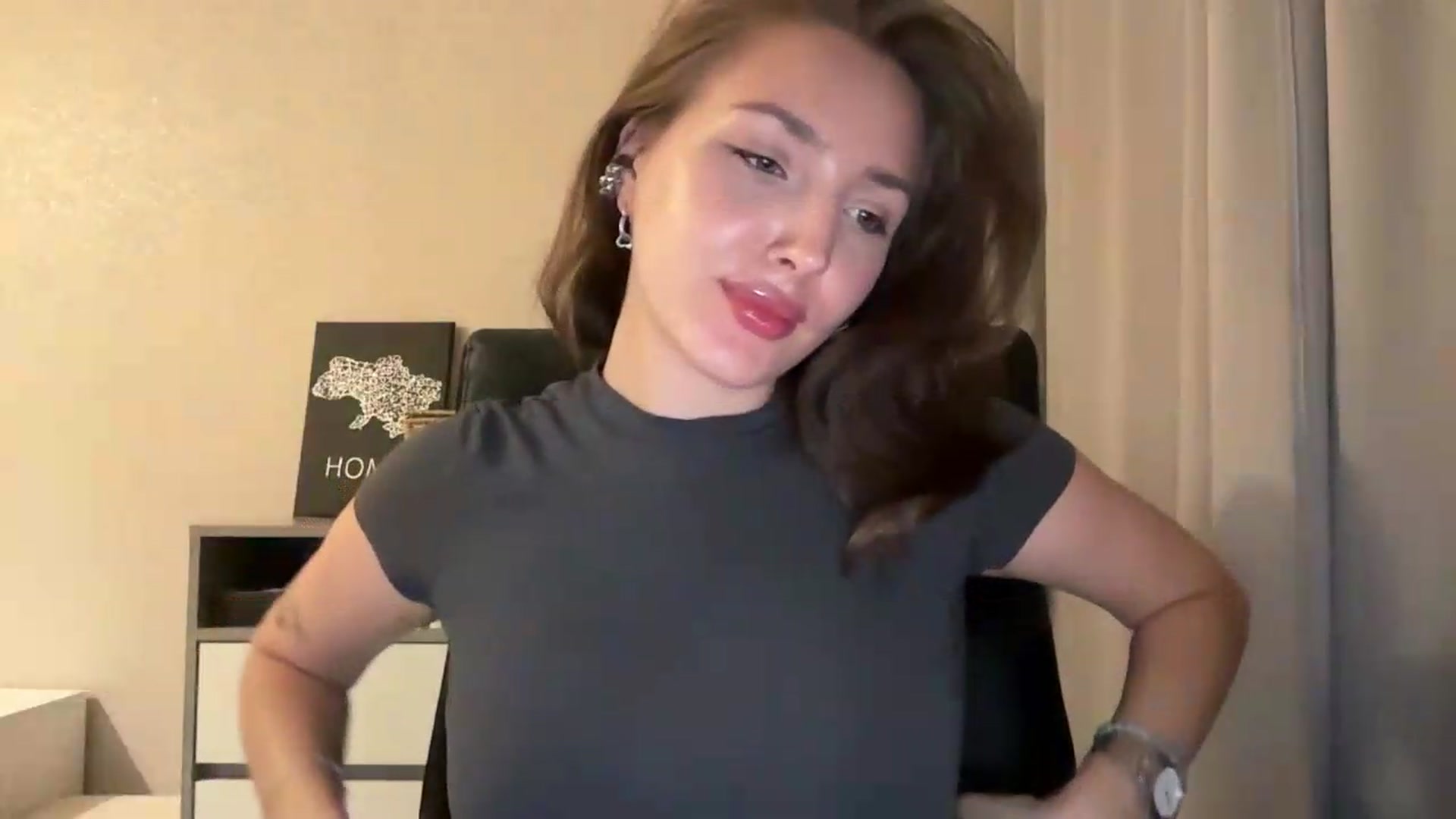 Gallery image thumbnail from Di_Pearl's myfreecams stream on, 08/20/2026, 20:12 image 10 of 20
