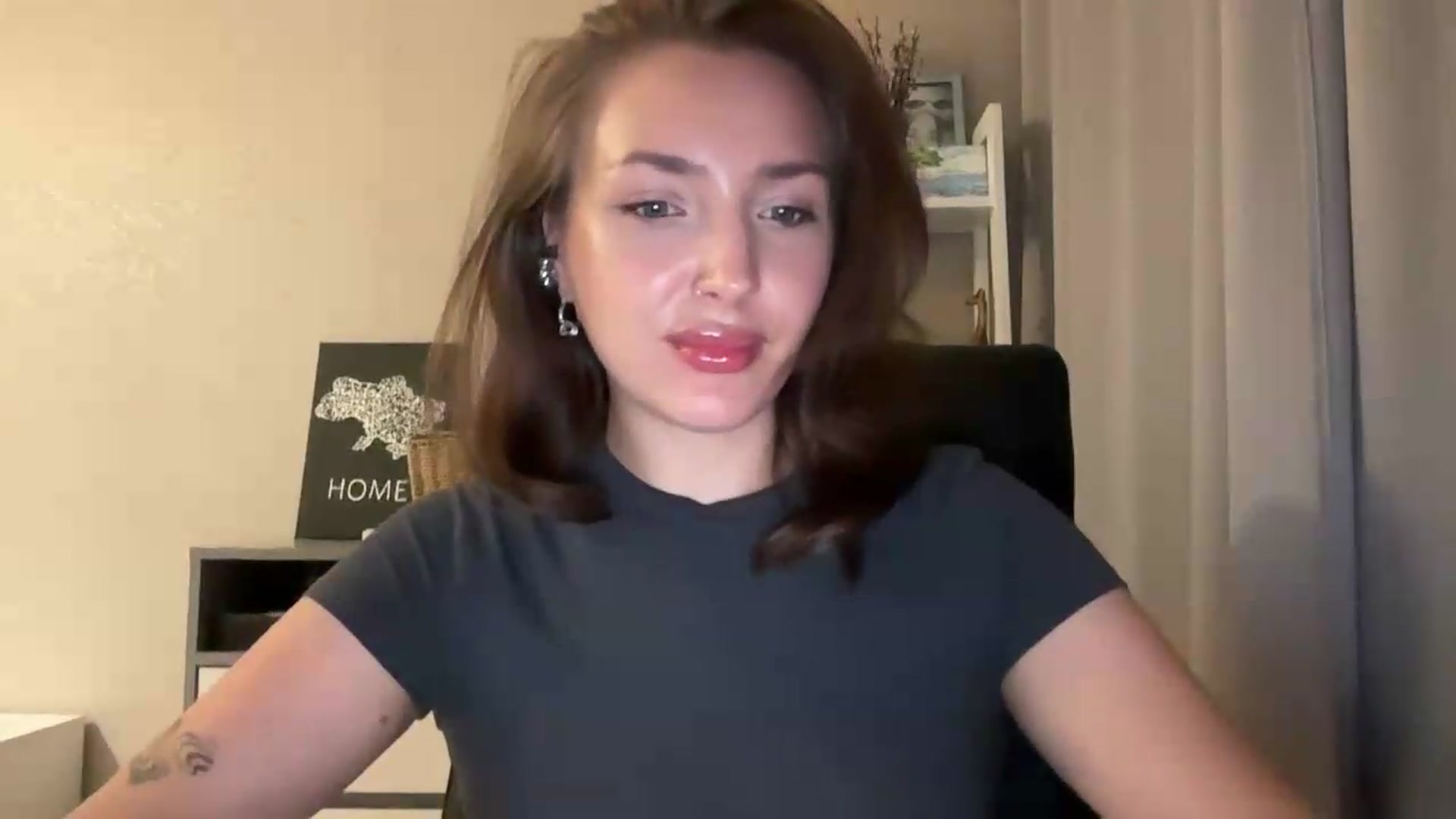Gallery image thumbnail from Di_Pearl's myfreecams stream on, 08/20/2026, 20:12 image 18 of 20