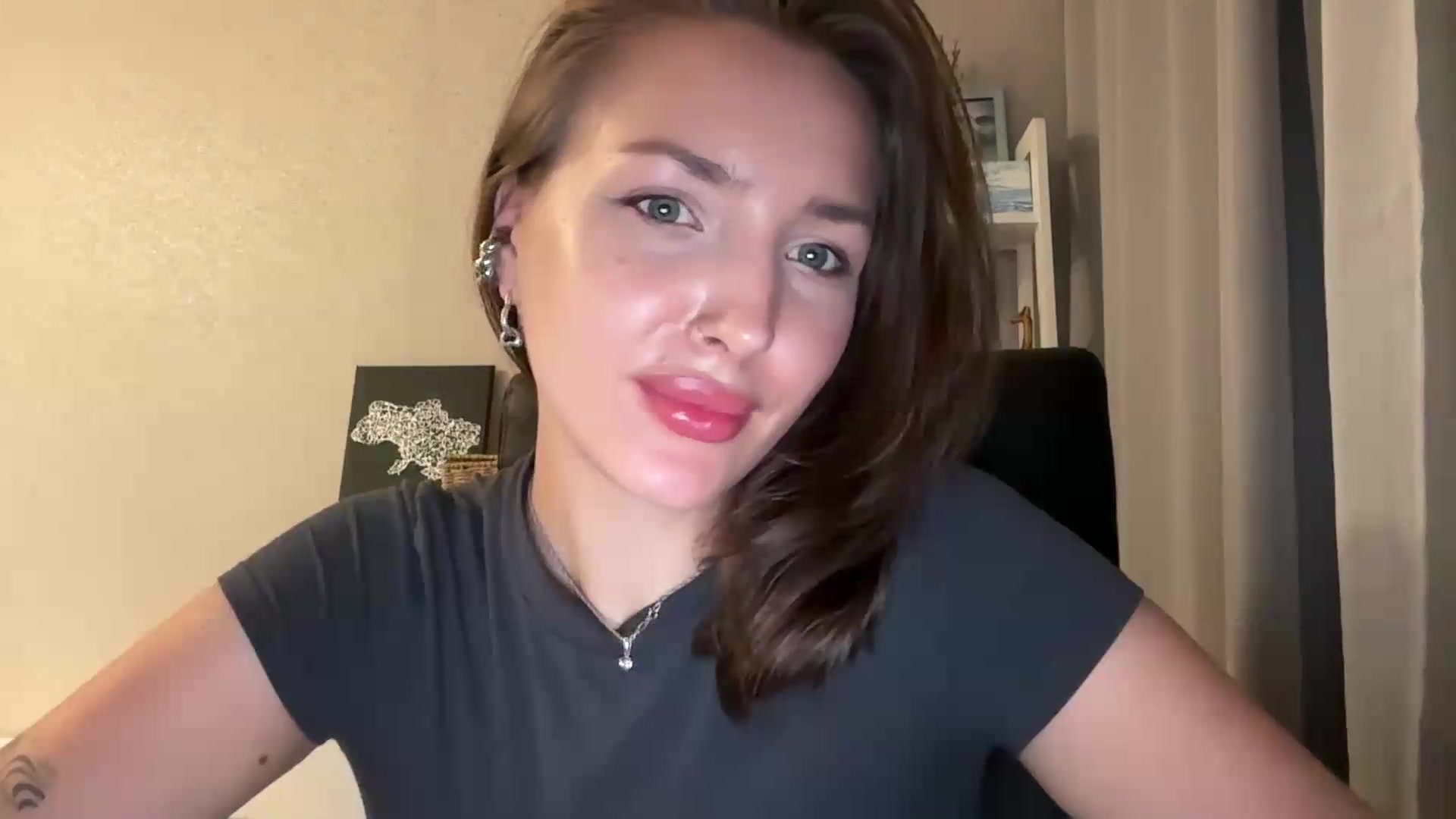 Gallery image thumbnail from Di_Pearl's myfreecams stream on, 08/20/2026, 22:20 image 14 of 20