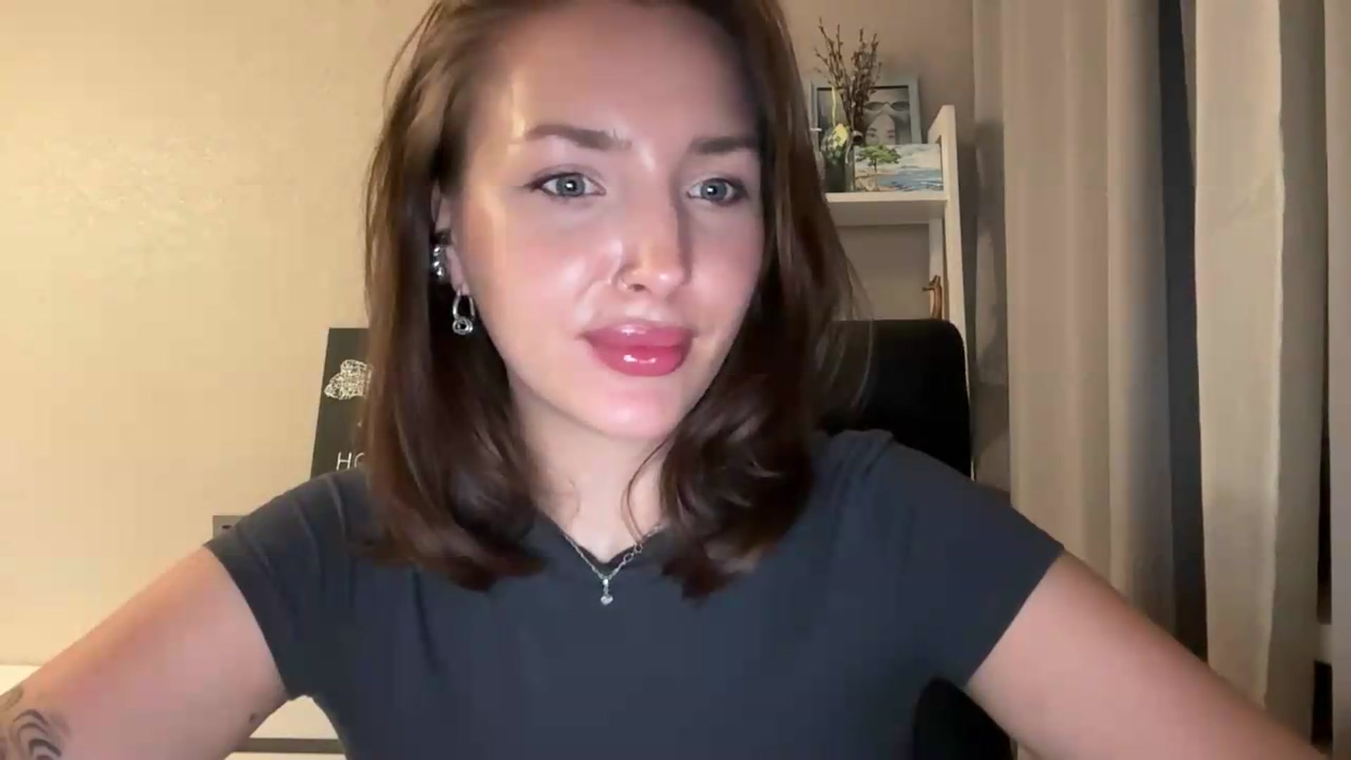 Gallery image thumbnail from Di_Pearl's myfreecams stream on, 08/20/2026, 22:20 image 8 of 20