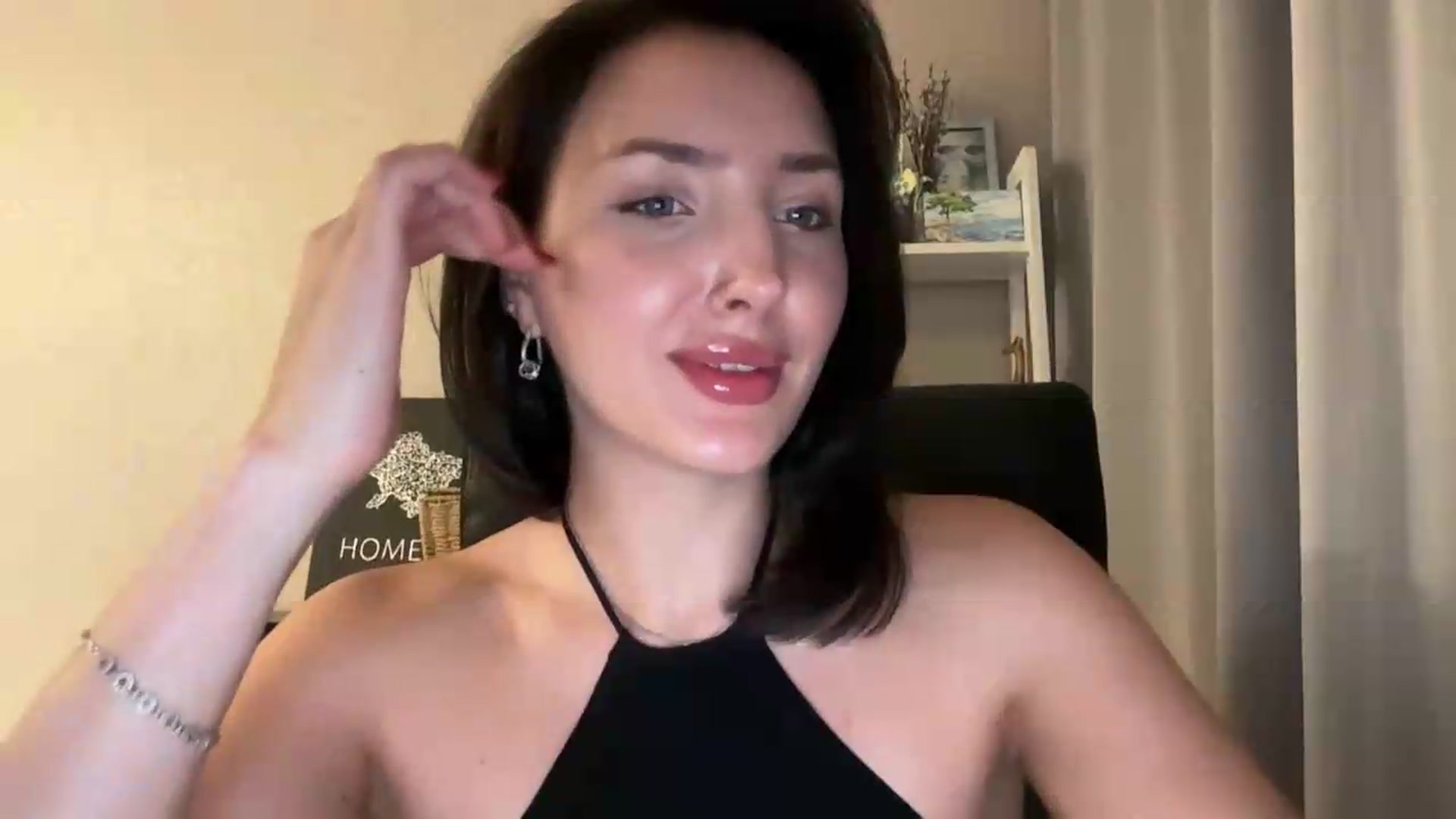 Gallery image thumbnail from Di_Pearl's myfreecams stream on, 08/21/2026, 19:47 image 5 of 20