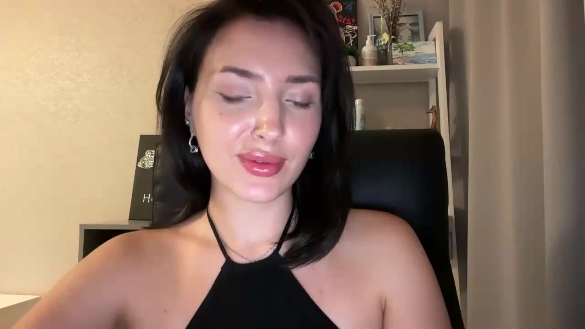 Gallery image thumbnail from Di_Pearl's myfreecams stream on, 08/21/2026, 19:47 image 18 of 20