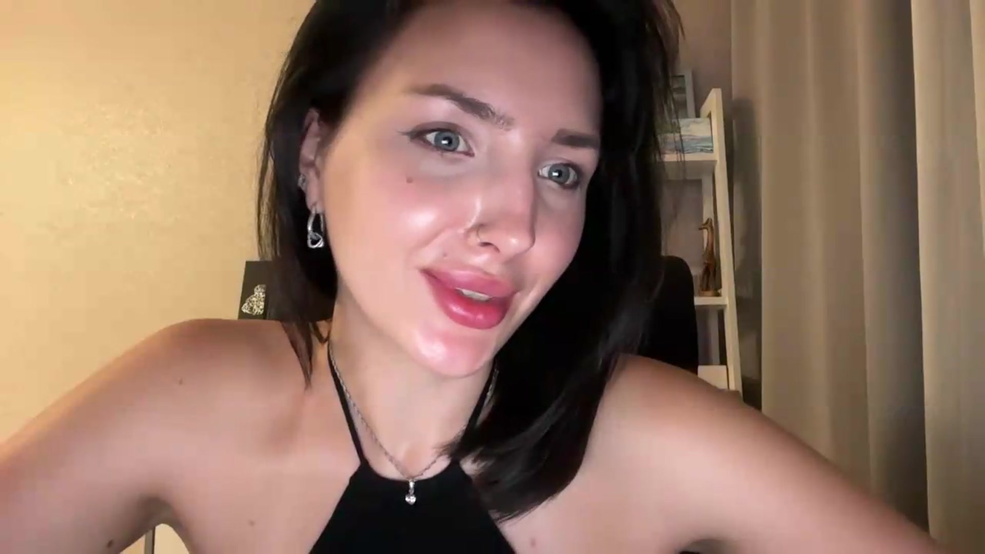 Gallery image thumbnail from Di_Pearl's myfreecams stream on, 08/21/2026, 21:22 image 16 of 20
