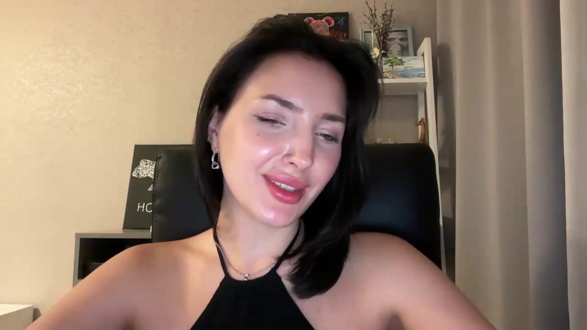 Gallery image thumbnail from Di_Pearl's myfreecams stream on, 08/21/2026, 21:22 image 18 of 20