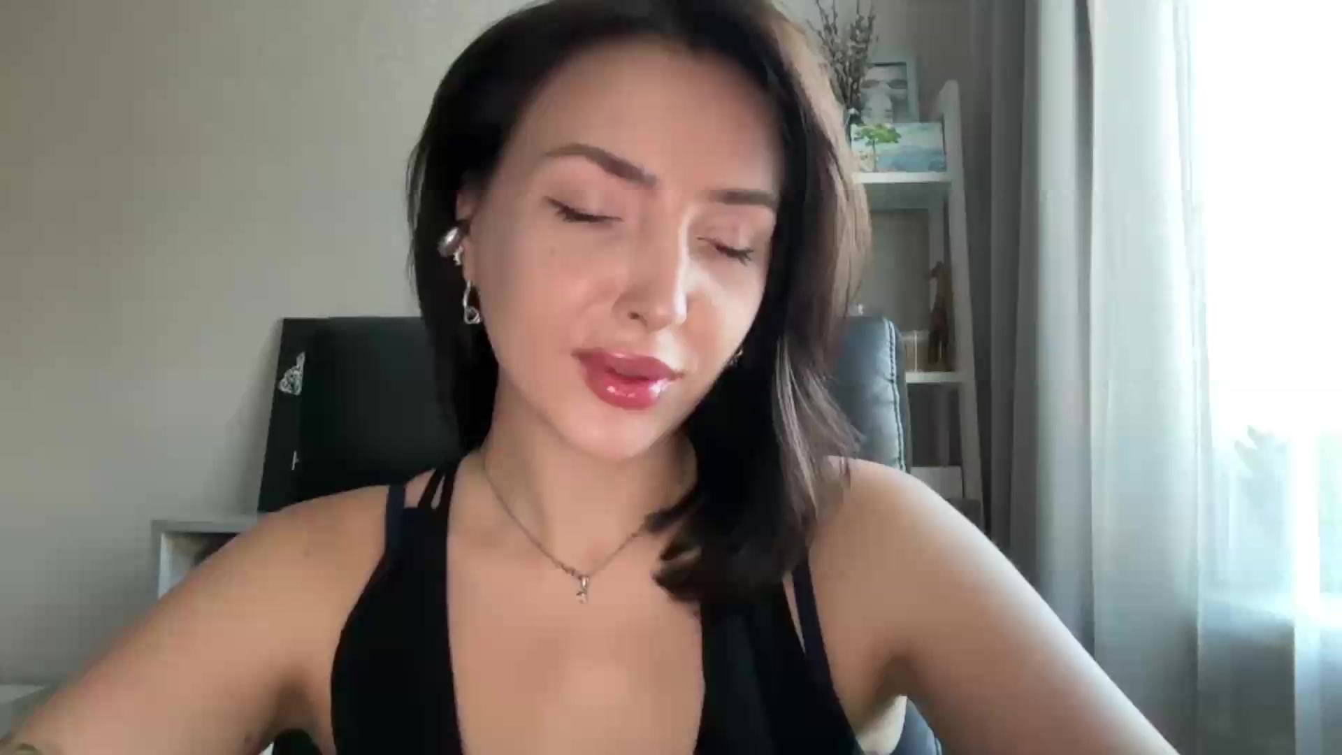 Gallery image thumbnail from Di_Pearl's myfreecams stream on, 08/22/2026, 15:16 image 17 of 20