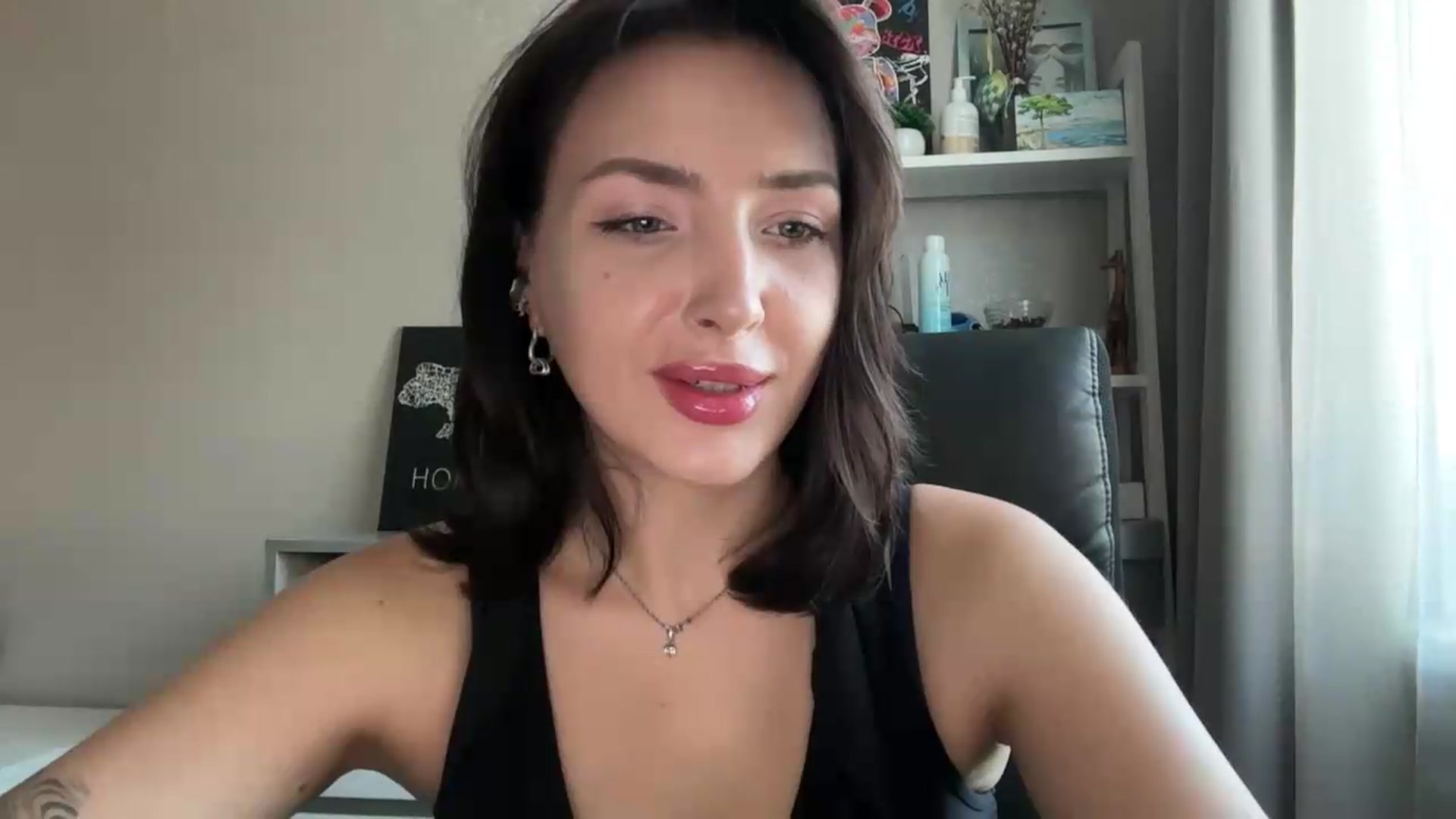 Gallery image thumbnail from Di_Pearl's myfreecams stream on, 08/22/2026, 15:16 image 11 of 20