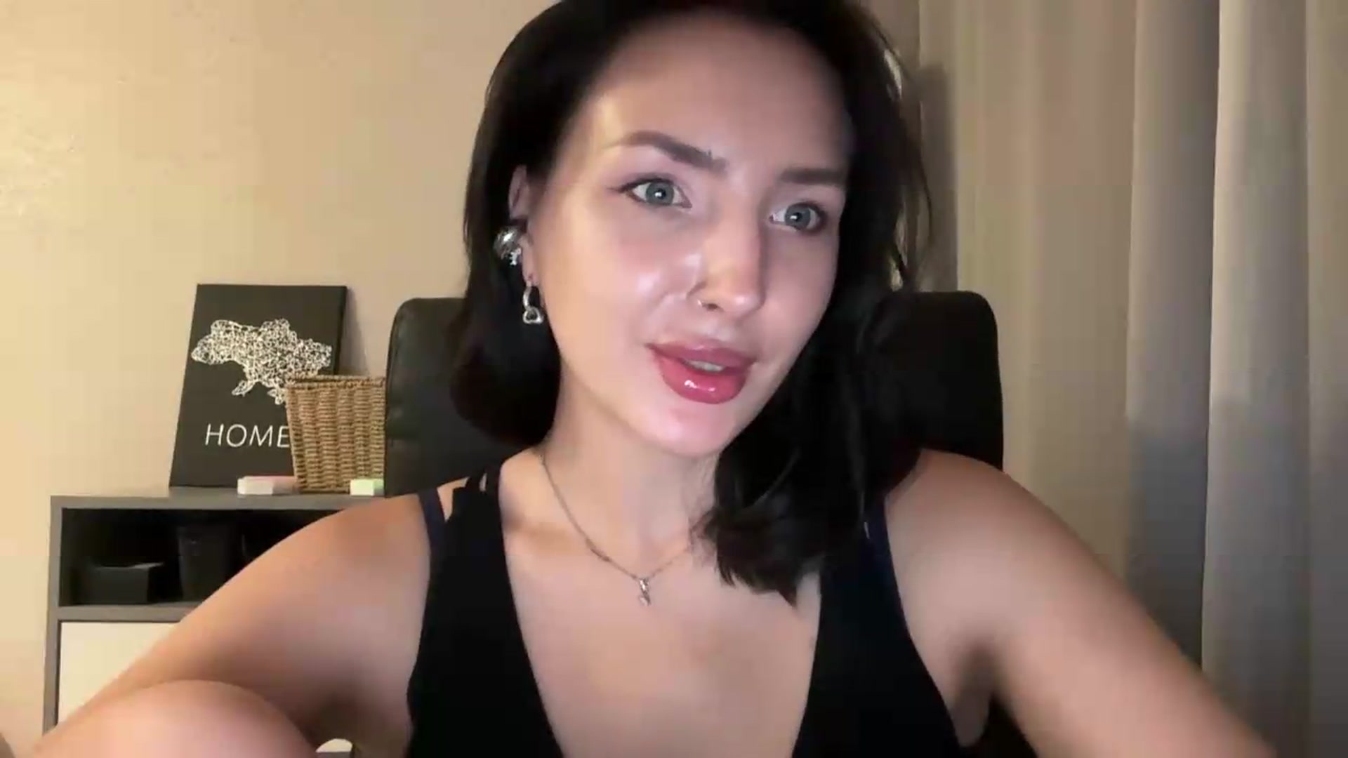 Gallery image thumbnail from Di_Pearl's myfreecams stream on, 08/22/2026, 20:35 image 12 of 20
