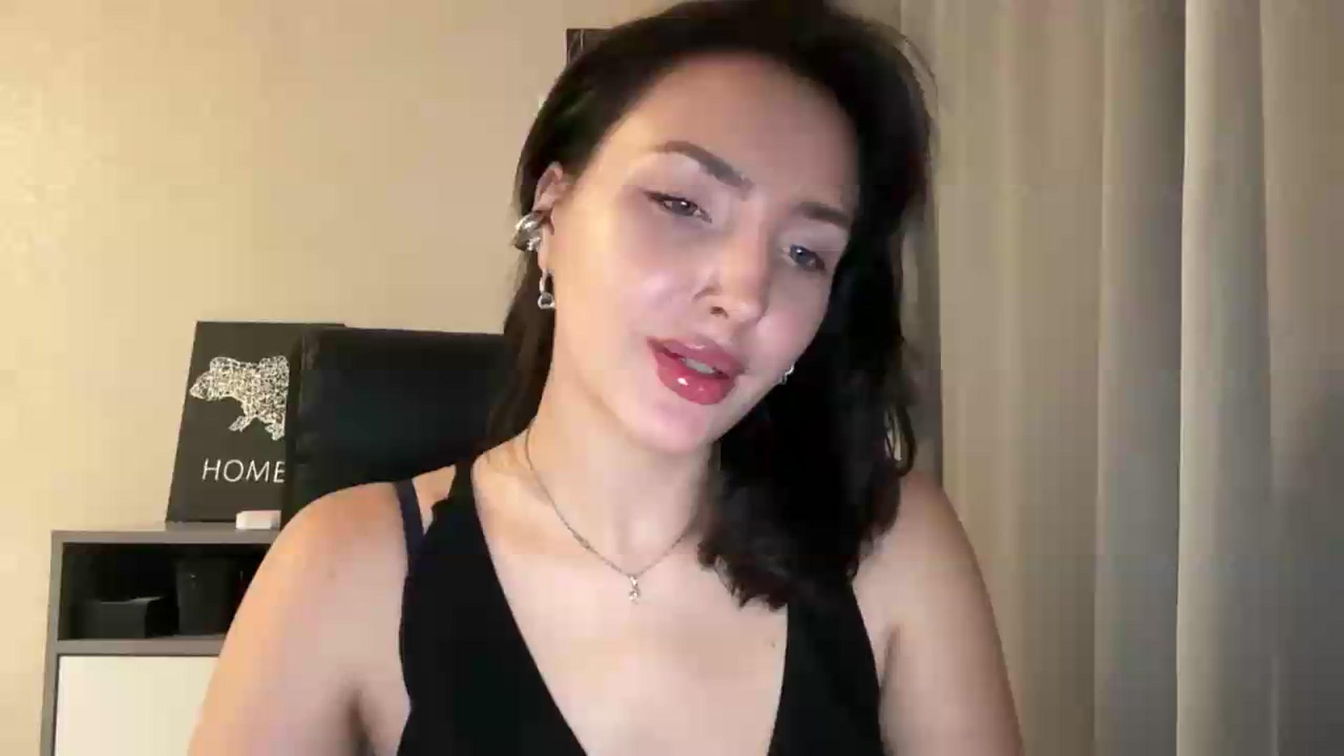 Gallery image thumbnail from Di_Pearl's myfreecams stream on, 08/22/2026, 20:35 image 1 of 20