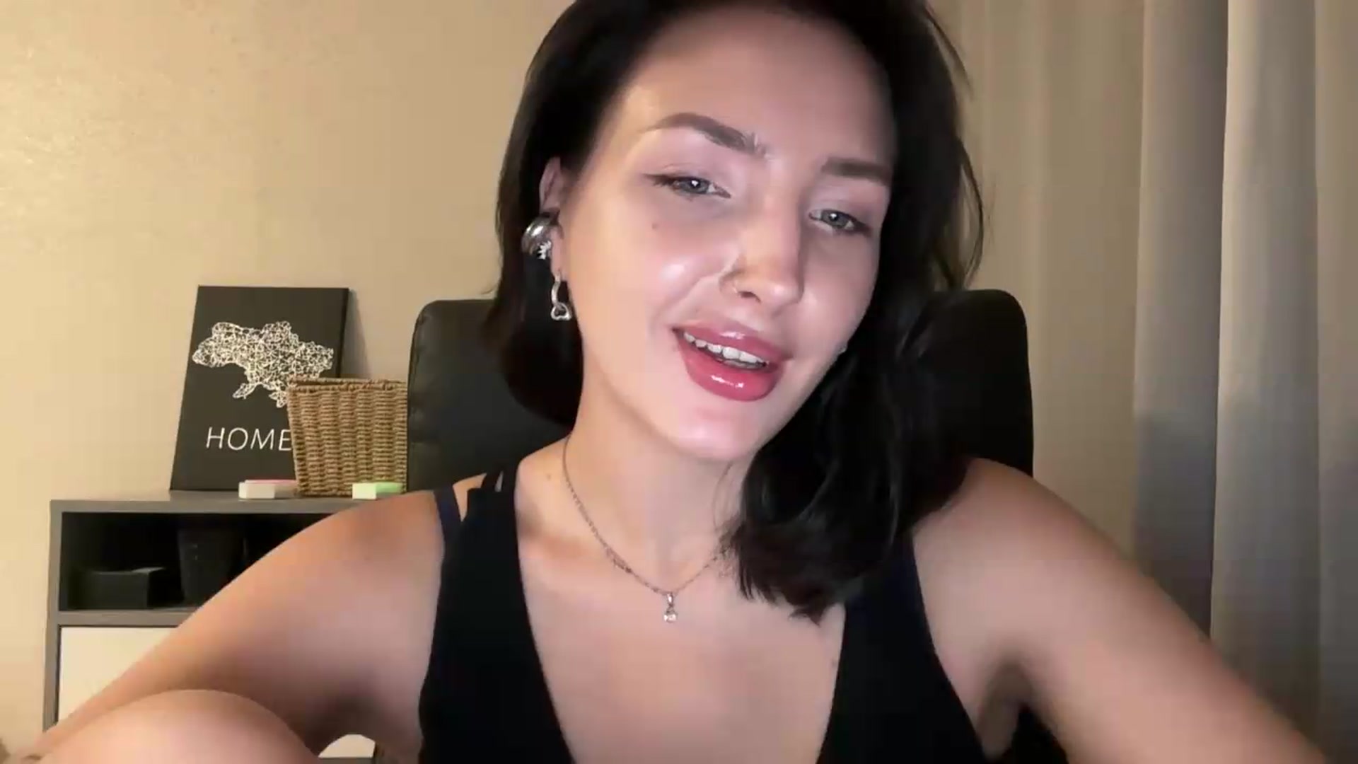 Gallery image thumbnail from Di_Pearl's myfreecams stream on, 08/22/2026, 20:35 image 10 of 20