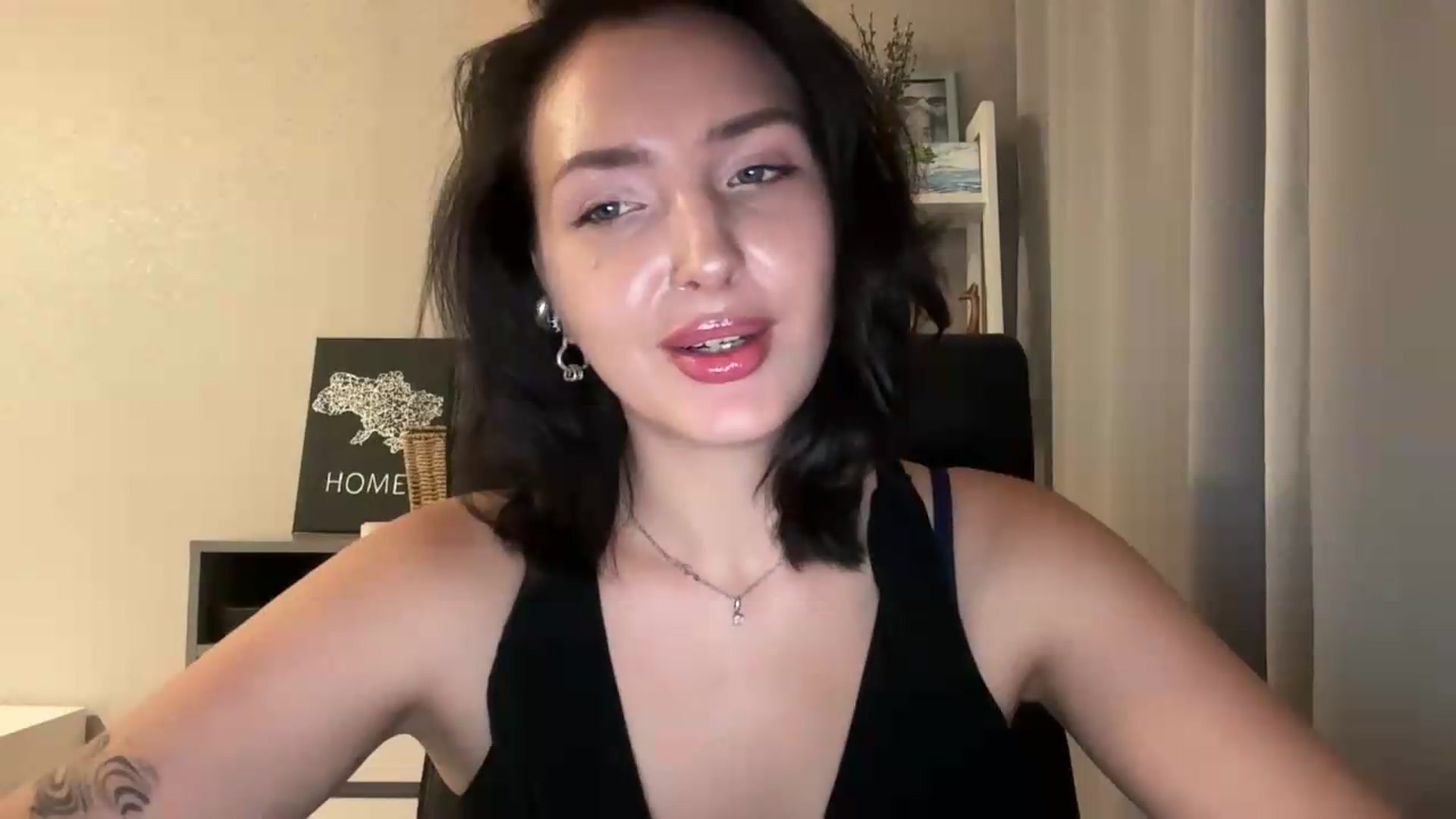 Gallery image thumbnail from Di_Pearl's myfreecams stream on, 08/22/2026, 20:35 image 16 of 20