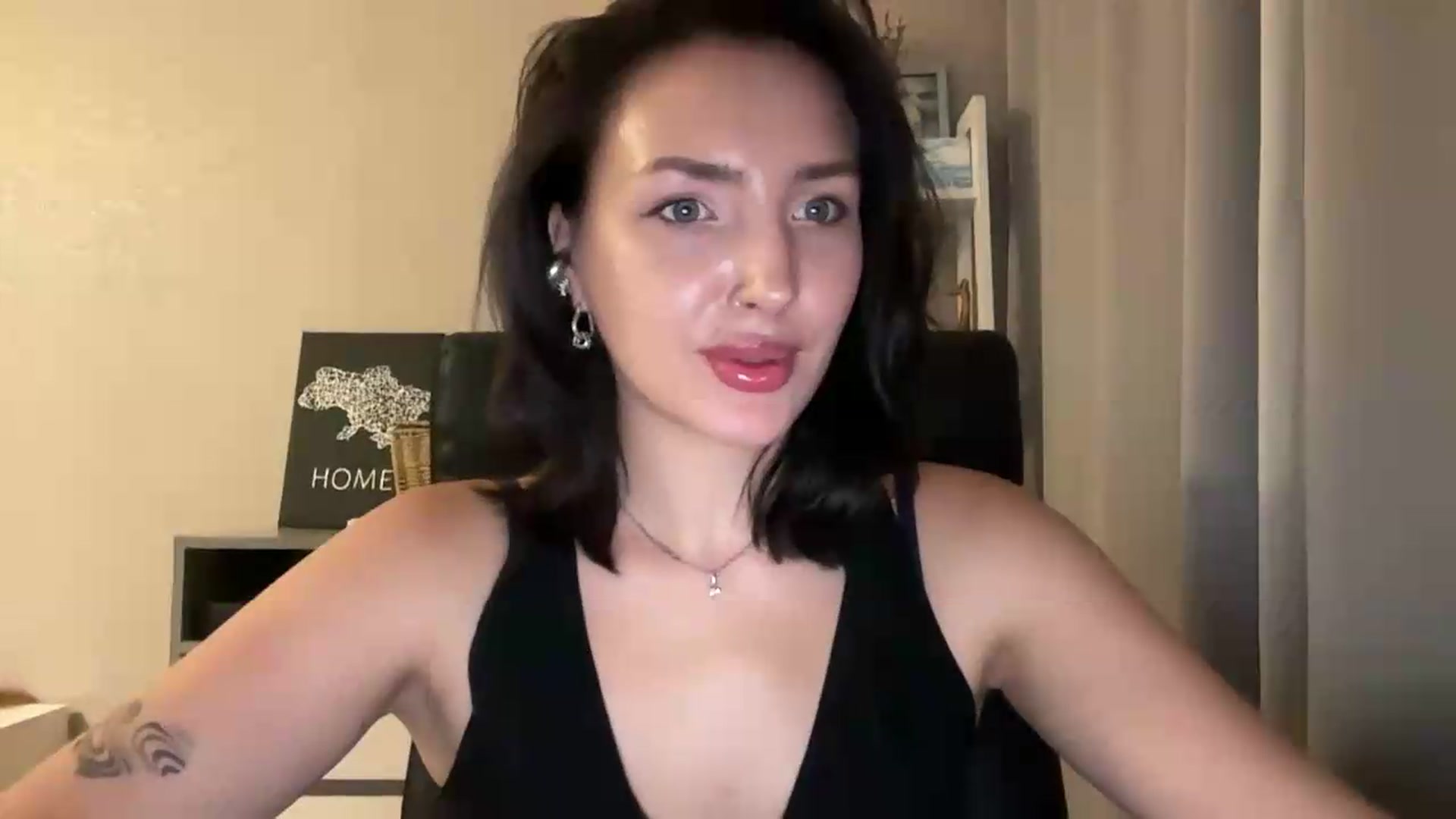 Gallery image thumbnail from Di_Pearl's myfreecams stream on, 08/22/2026, 20:35 image 18 of 20