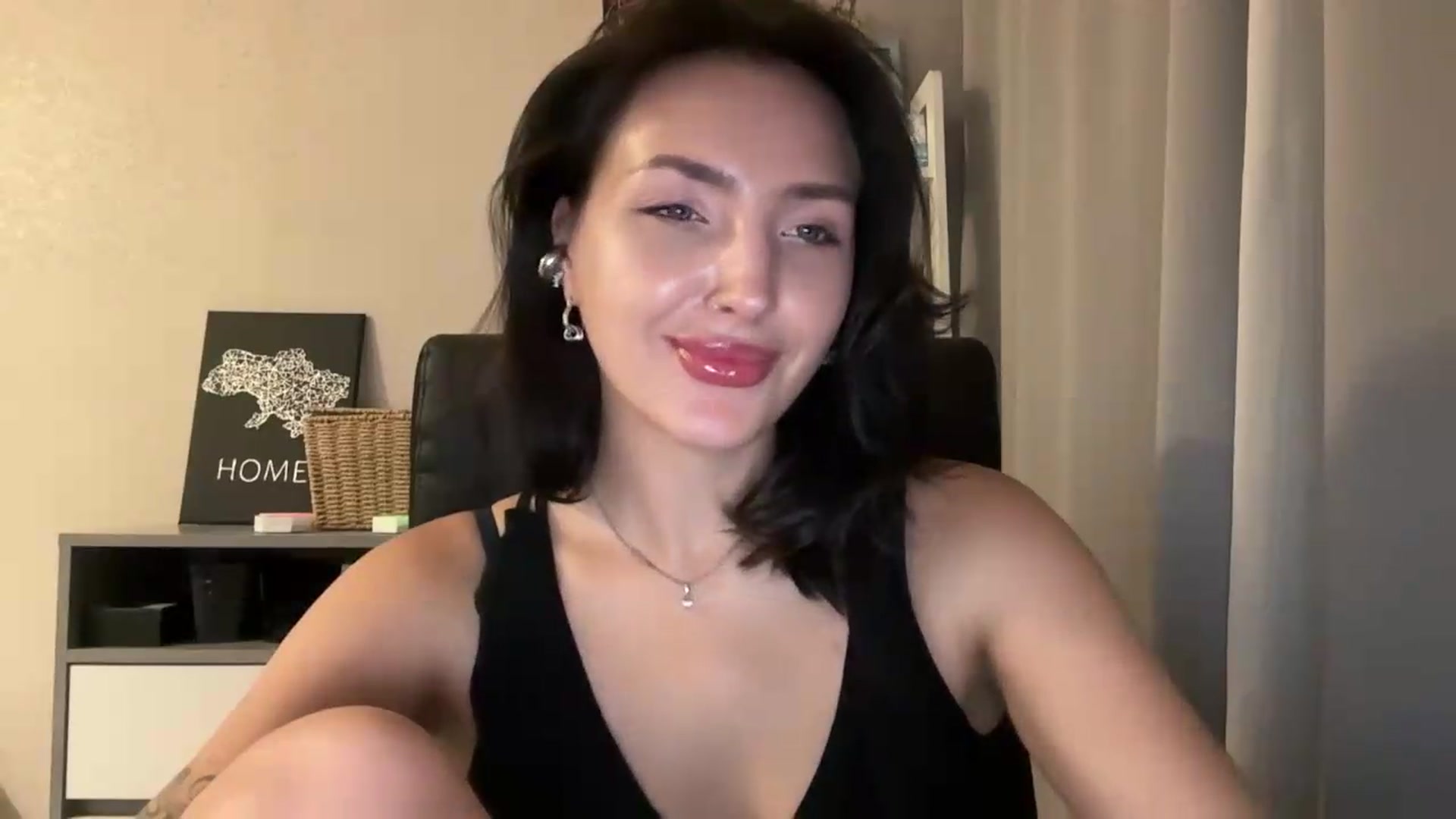 Gallery image thumbnail from Di_Pearl's myfreecams stream on, 08/22/2026, 20:35 image 8 of 20