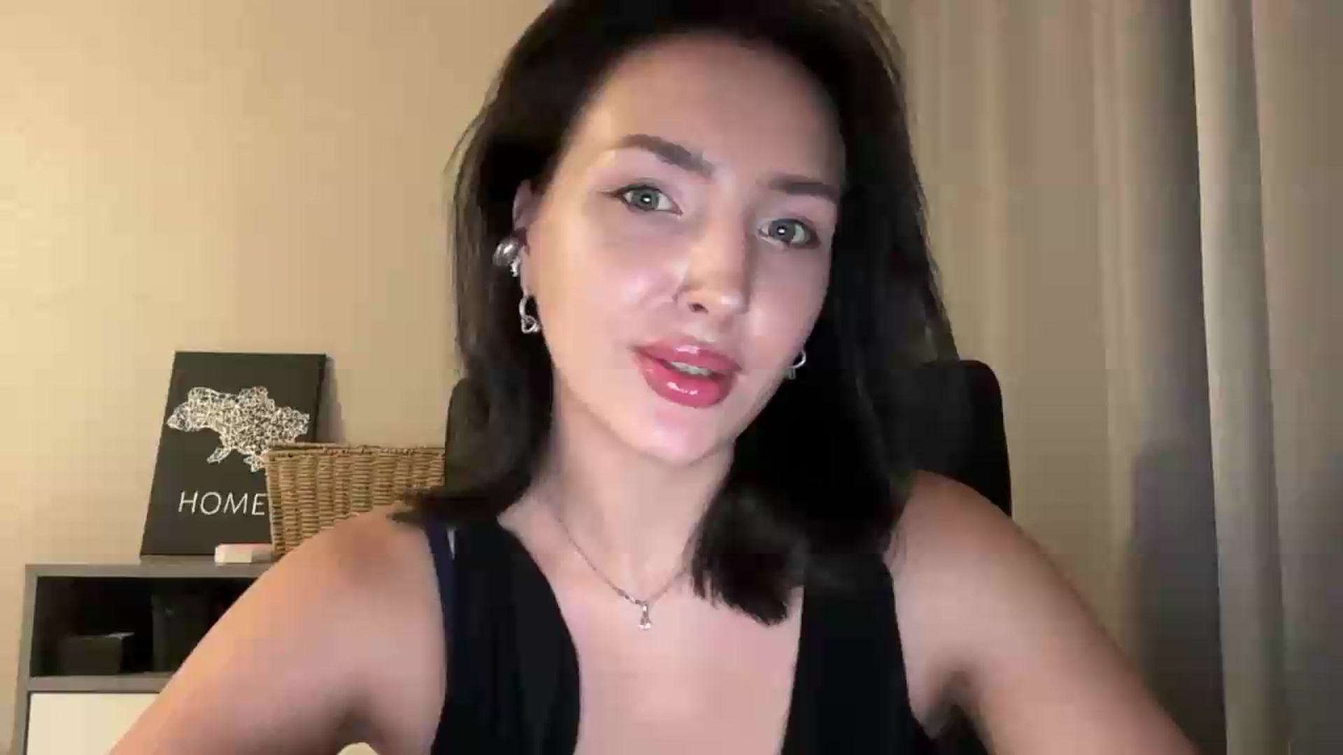 Gallery image thumbnail from Di_Pearl's myfreecams stream on, 08/22/2026, 22:08 image 1 of 20