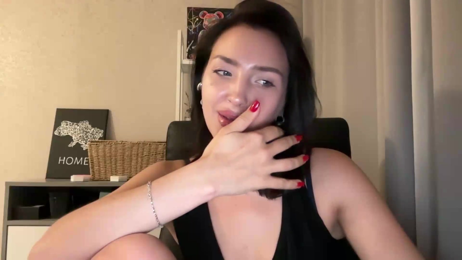 Gallery image thumbnail from Di_Pearl's myfreecams stream on, 08/22/2026, 22:08 image 19 of 20