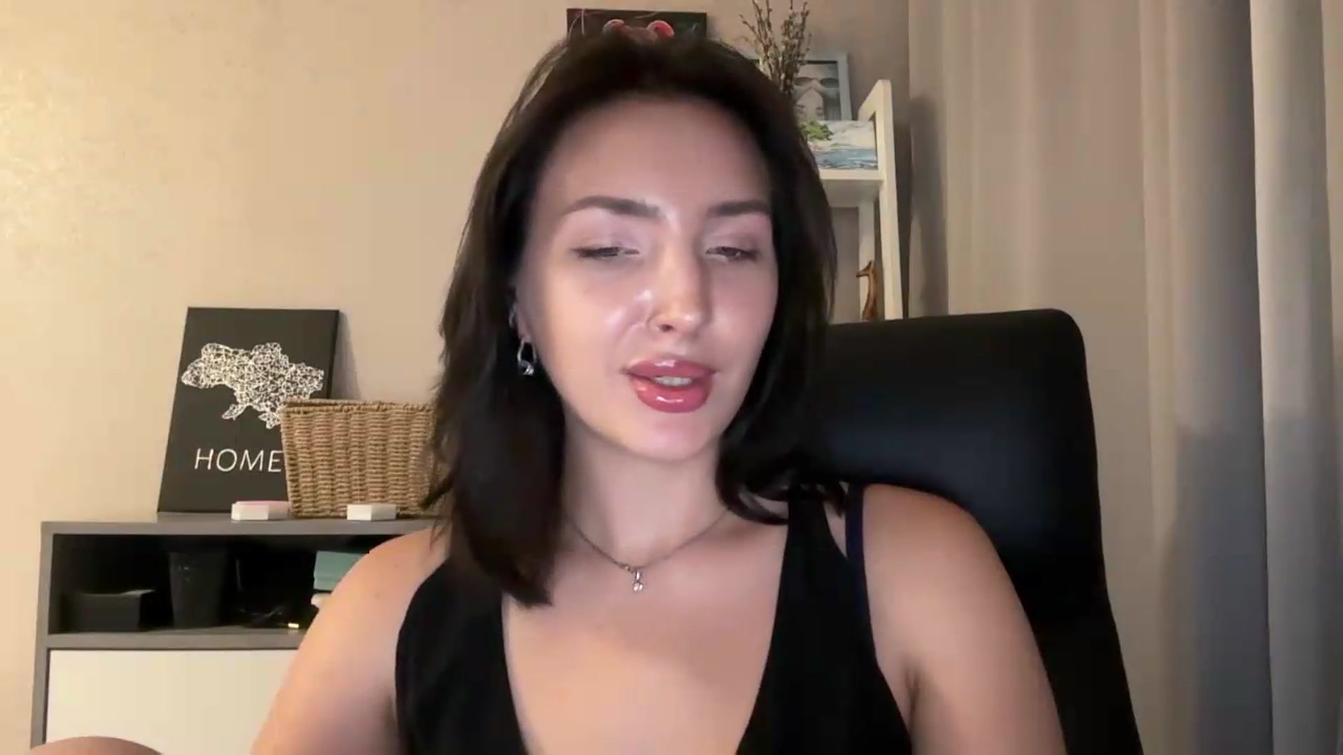 Gallery image thumbnail from Di_Pearl's myfreecams stream on, 08/22/2026, 22:08 image 7 of 20