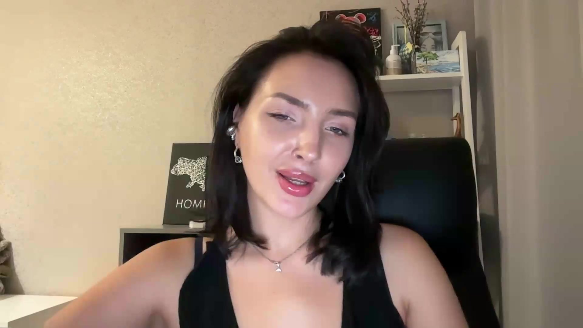 Gallery image thumbnail from Di_Pearl's myfreecams stream on, 08/22/2026, 22:08 image 18 of 20
