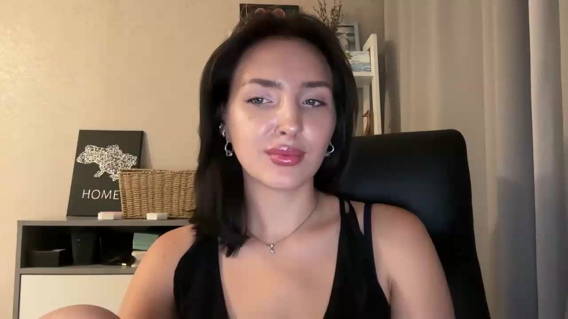 Gallery image thumbnail from Di_Pearl's myfreecams stream on, 08/22/2026, 22:08 image 6 of 20