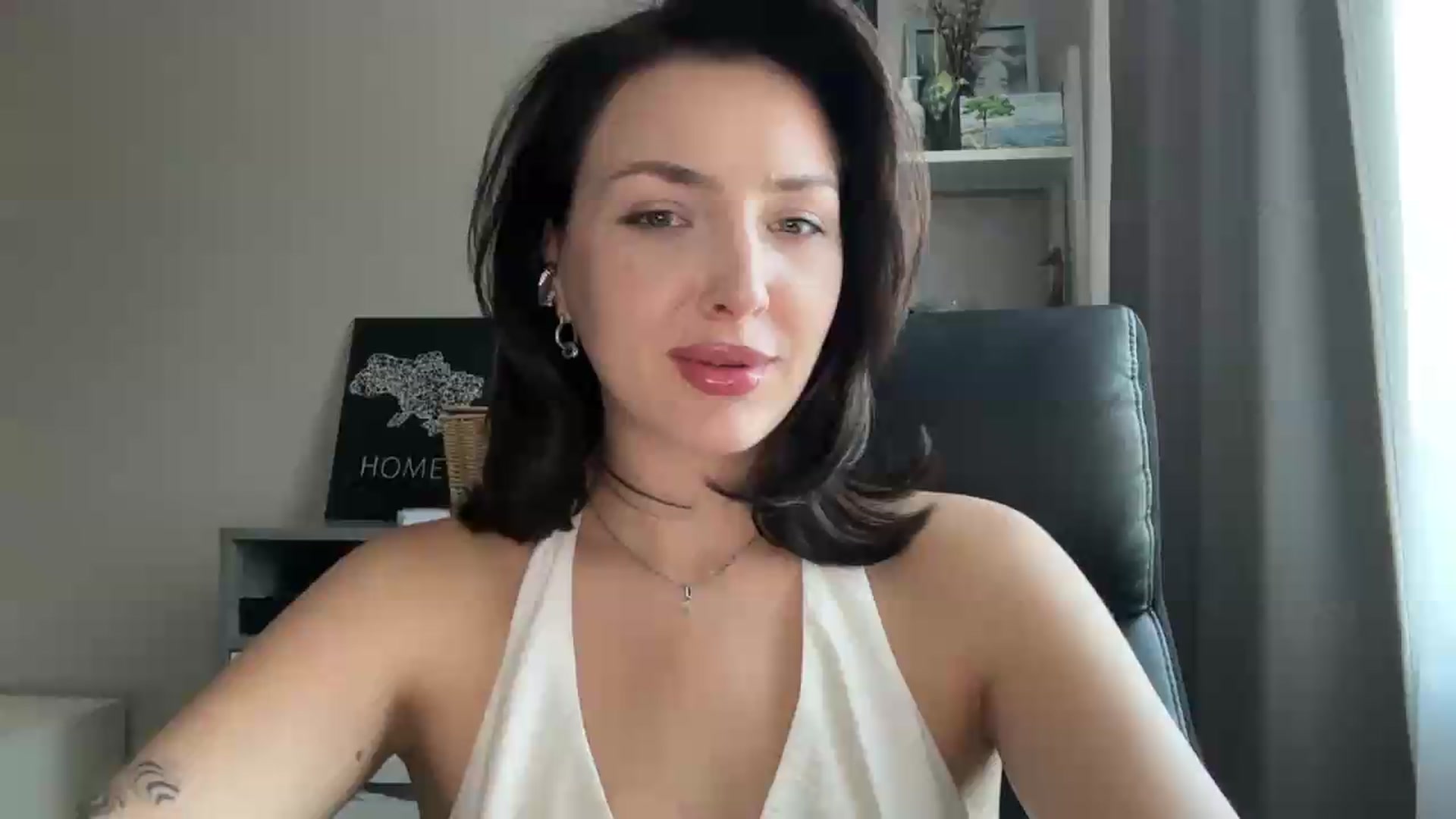 Gallery image thumbnail from Di_Pearl's myfreecams stream on, 08/23/2026, 15:34 image 9 of 20