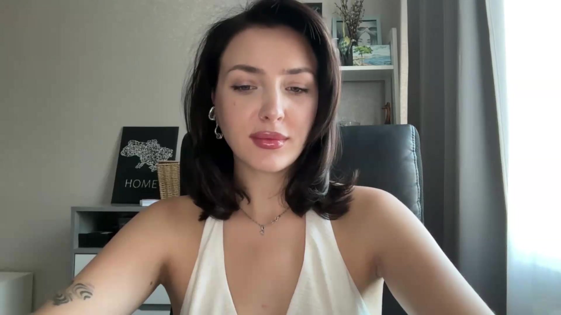 Gallery image thumbnail from Di_Pearl's myfreecams stream on, 08/23/2026, 15:34 image 13 of 20