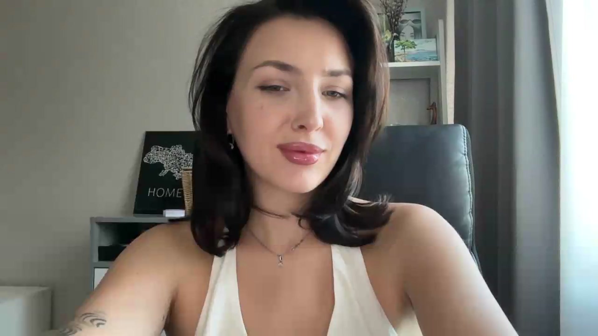 Gallery image thumbnail from Di_Pearl's myfreecams stream on, 08/23/2026, 15:34 image 10 of 20