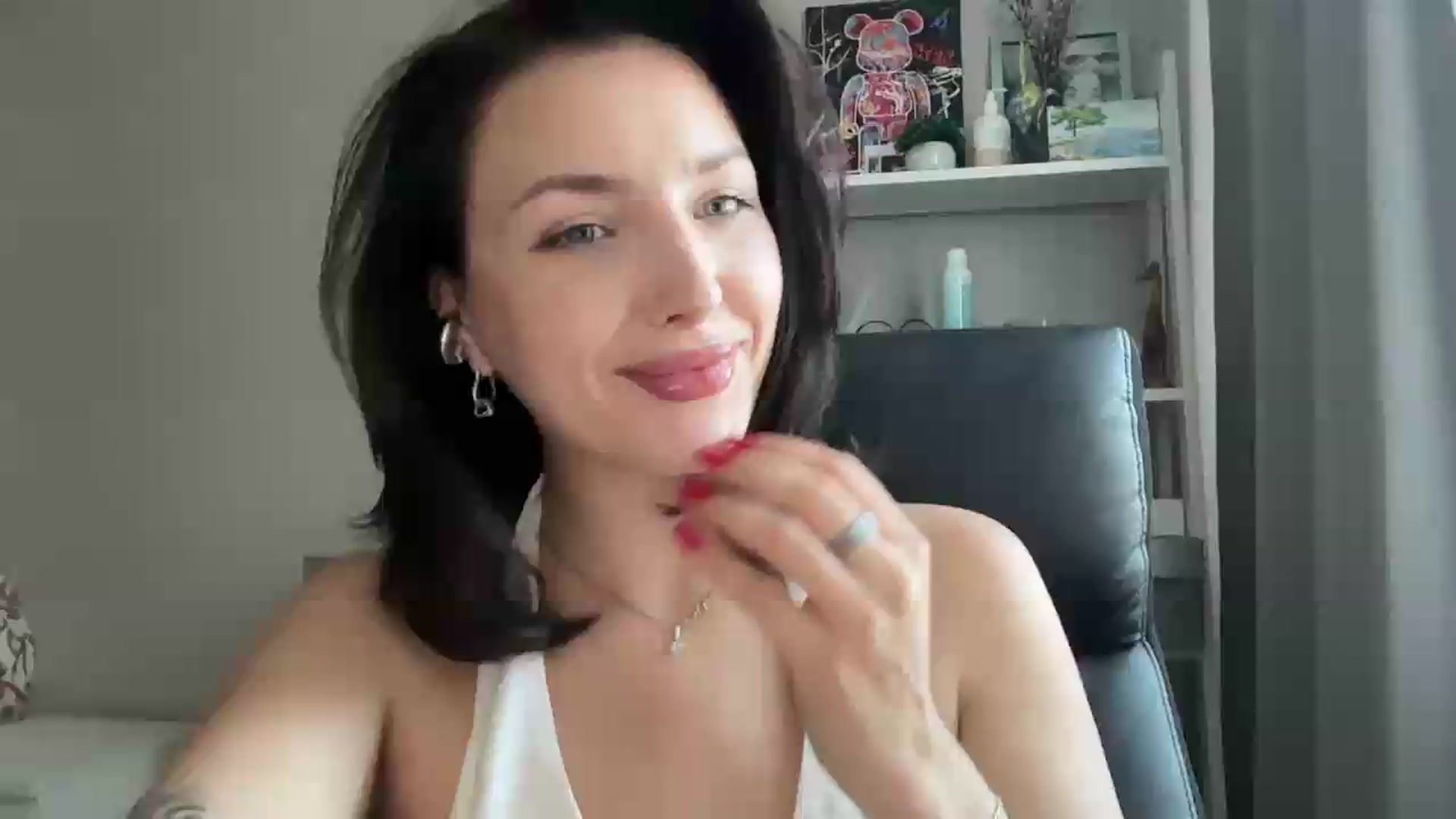 Gallery image thumbnail from Di_Pearl's myfreecams stream on, 08/23/2026, 15:34 image 6 of 20