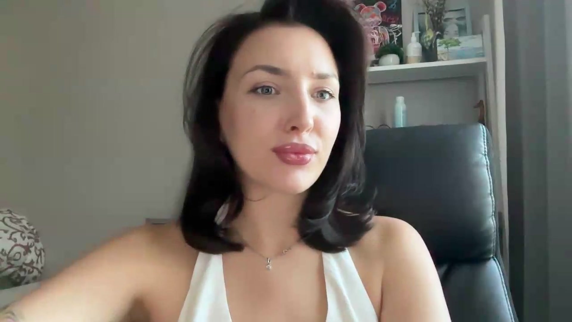 Gallery image thumbnail from Di_Pearl's myfreecams stream on, 08/23/2026, 15:34 image 3 of 20