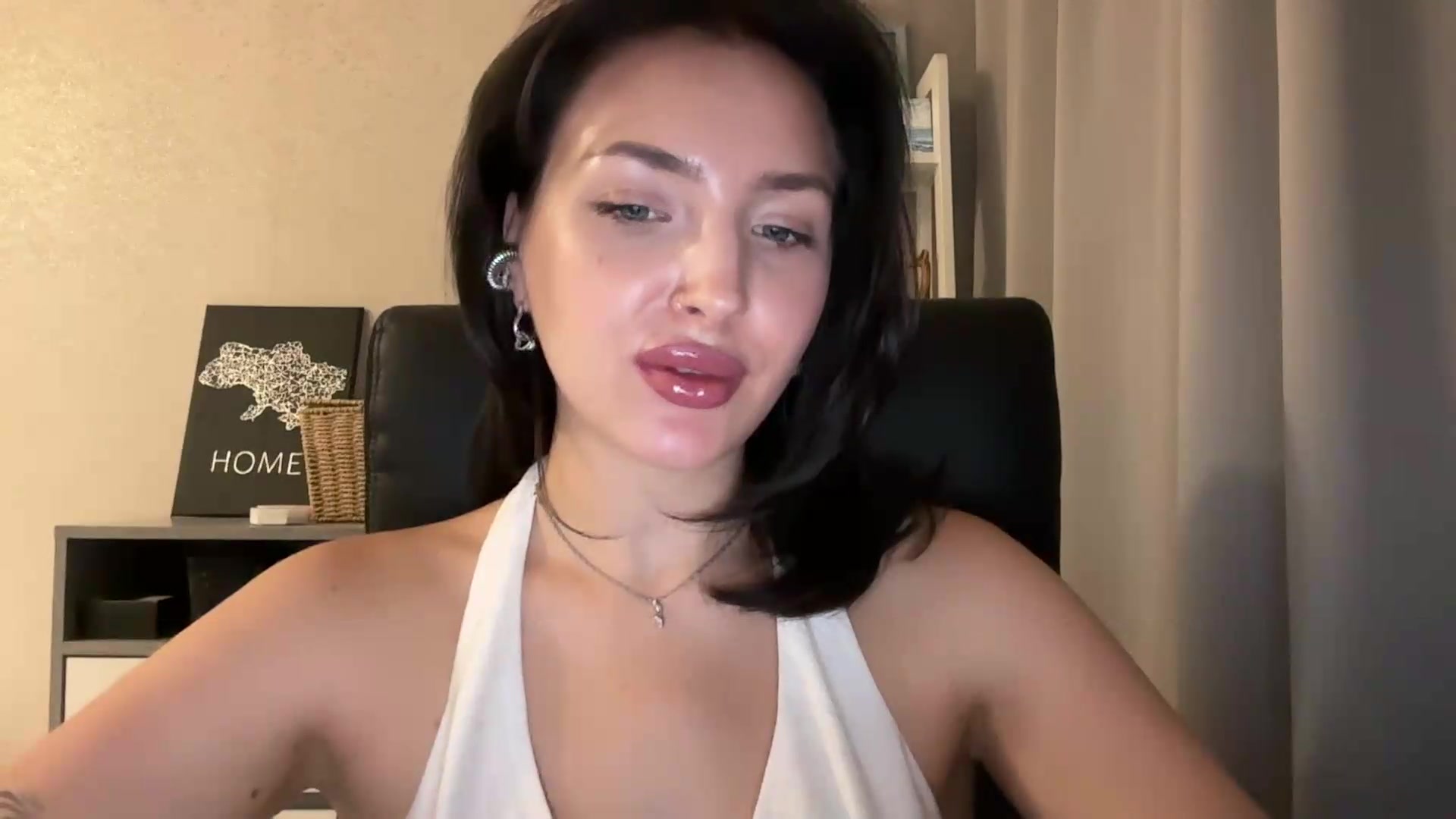 Gallery image thumbnail from Di_Pearl's myfreecams stream on, 08/23/2026, 22:05 image 10 of 20