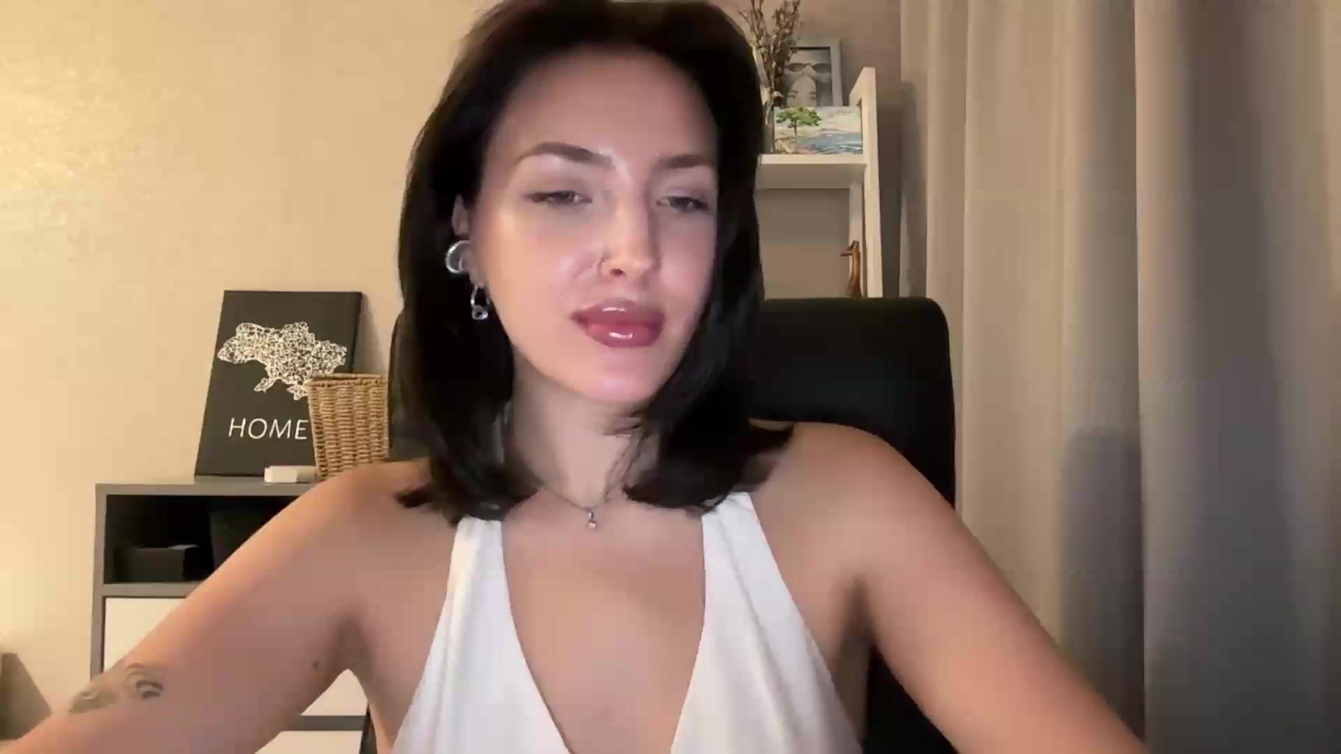 Gallery image thumbnail from Di_Pearl's myfreecams stream on, 08/23/2026, 22:05 image 13 of 20