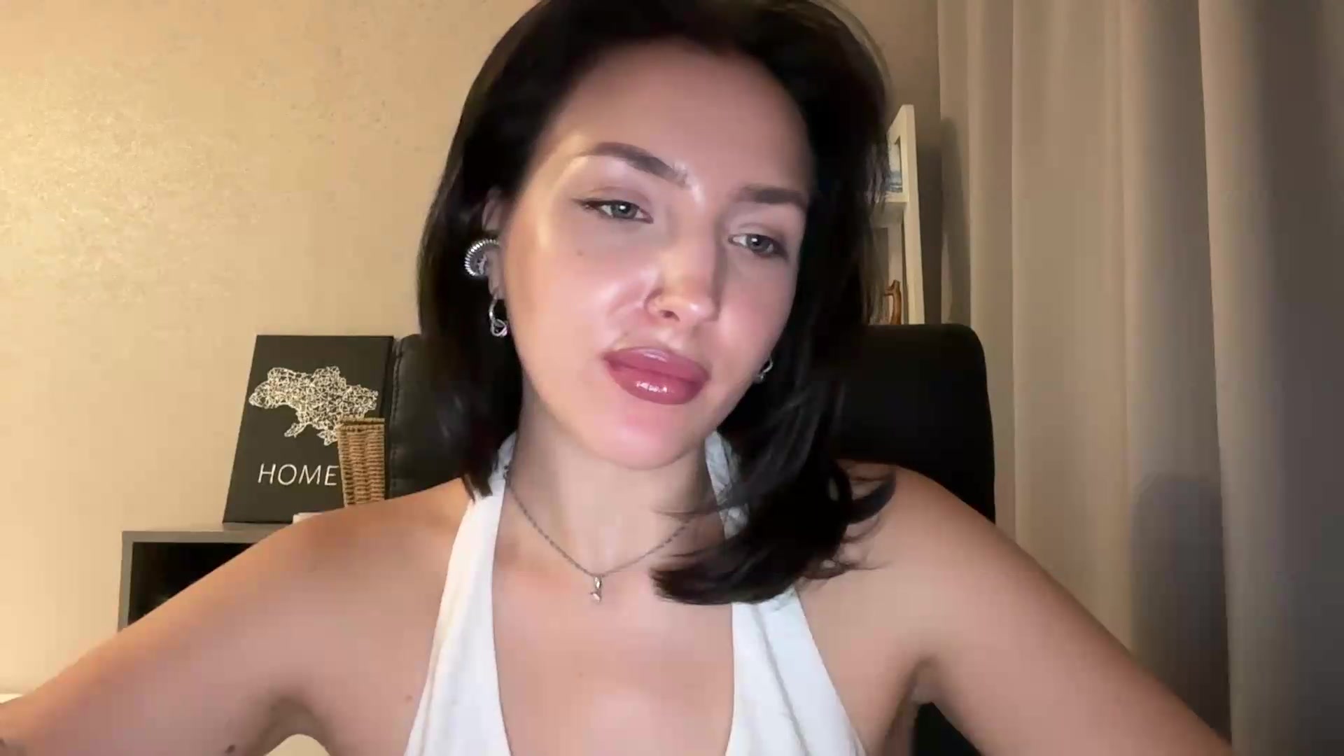 Gallery image thumbnail from Di_Pearl's myfreecams stream on, 08/23/2026, 22:05 image 19 of 20