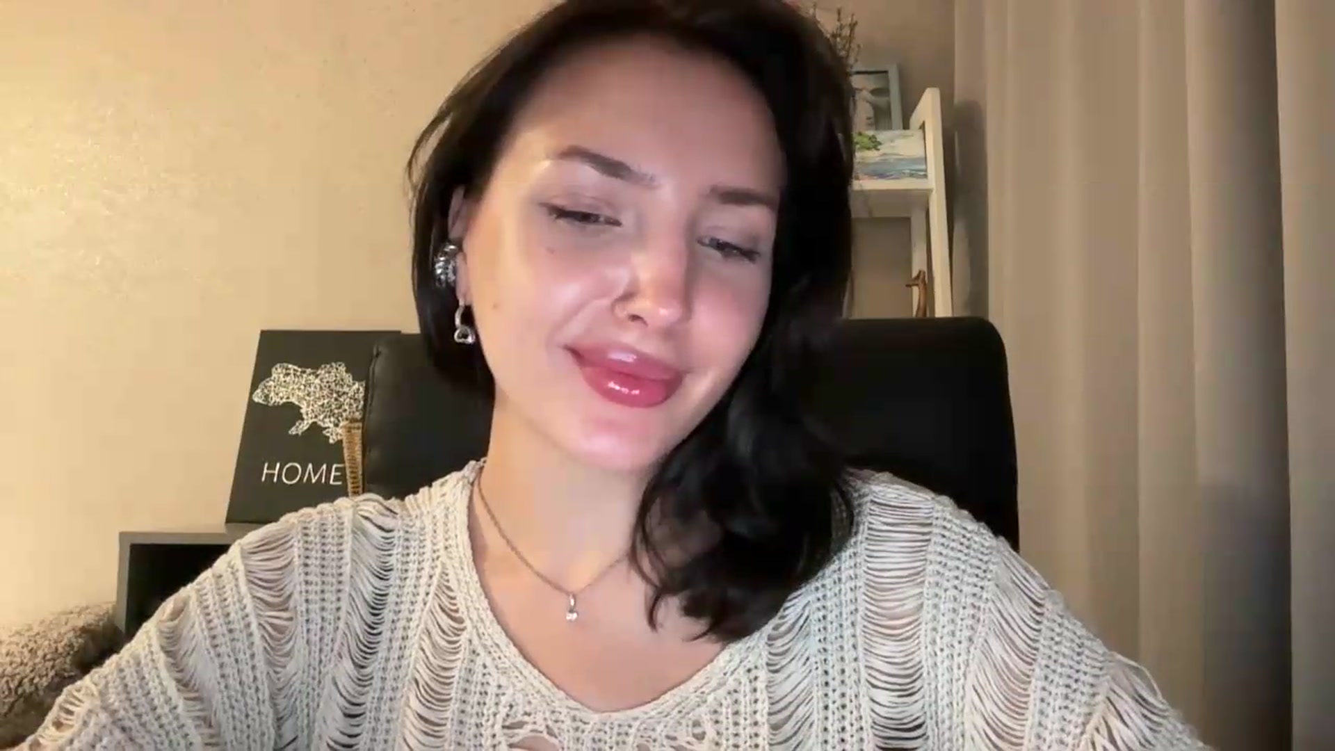 Gallery image thumbnail from Di_Pearl's myfreecams stream on, 08/25/2026, 22:07 image 18 of 20