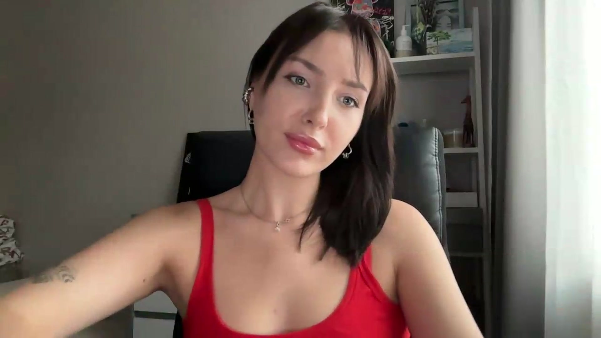 Gallery image thumbnail from Di_Pearl's myfreecams stream on, 08/26/2026, 17:59 image 16 of 20