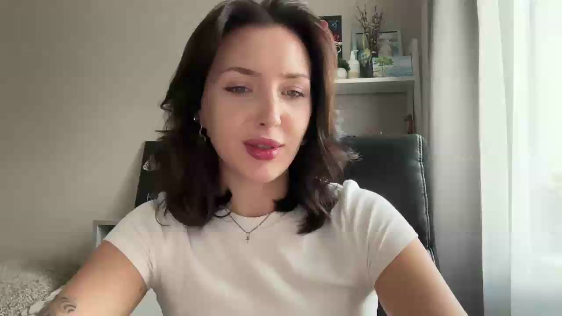 Gallery image thumbnail from Di_Pearl's myfreecams stream on, 08/27/2026, 15:09 image 3 of 20