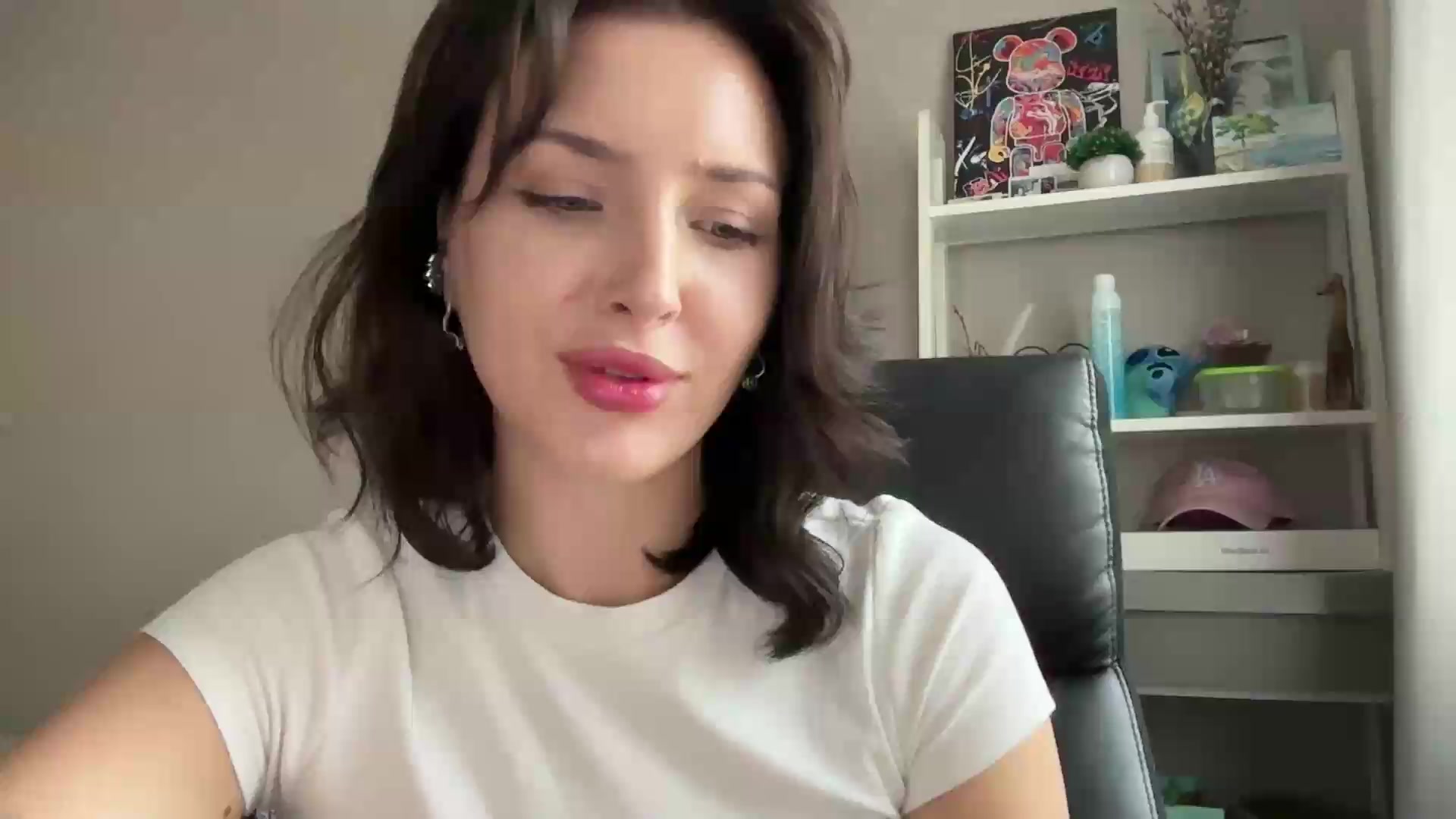 Gallery image thumbnail from Di_Pearl's myfreecams stream on, 08/27/2026, 15:09 image 14 of 20