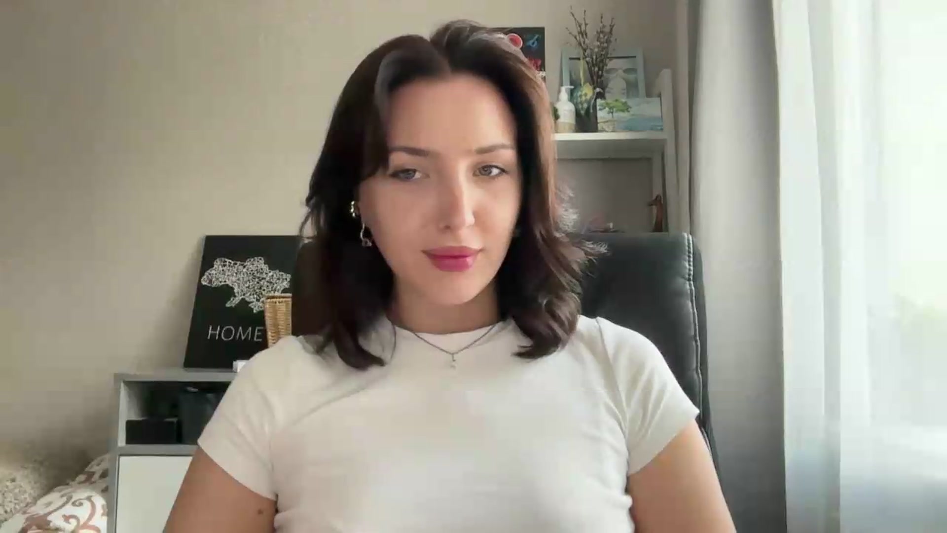 Gallery image thumbnail from Di_Pearl's myfreecams stream on, 08/27/2026, 15:09 image 4 of 20