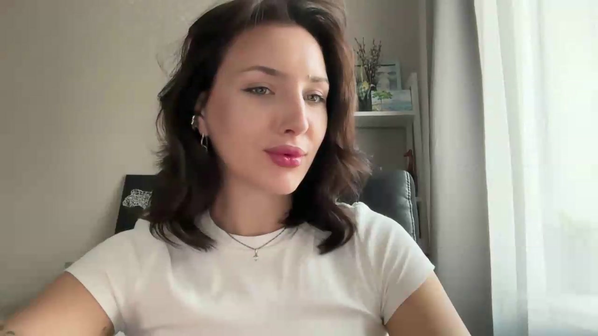 Gallery image thumbnail from Di_Pearl's myfreecams stream on, 08/27/2026, 15:09 image 5 of 20