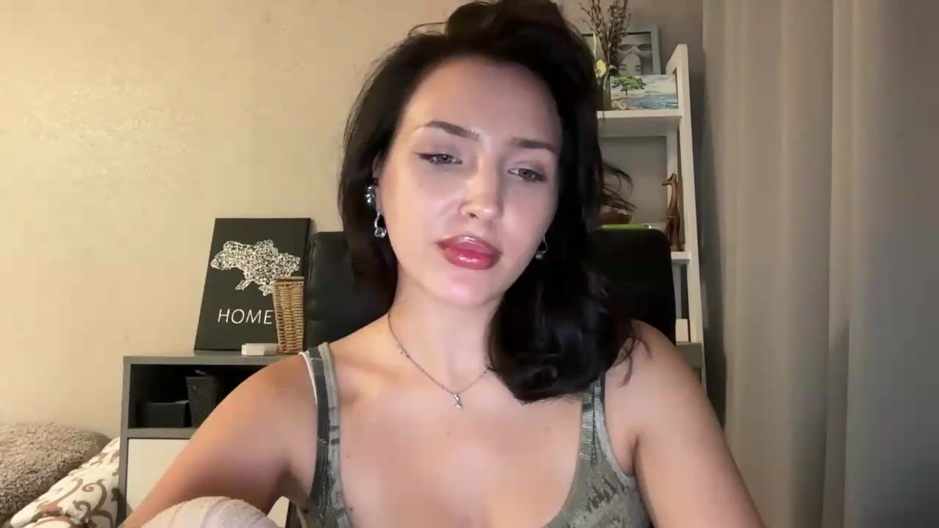 Gallery image thumbnail from Di_Pearl's myfreecams stream on, 08/27/2026, 21:13 image 19 of 20