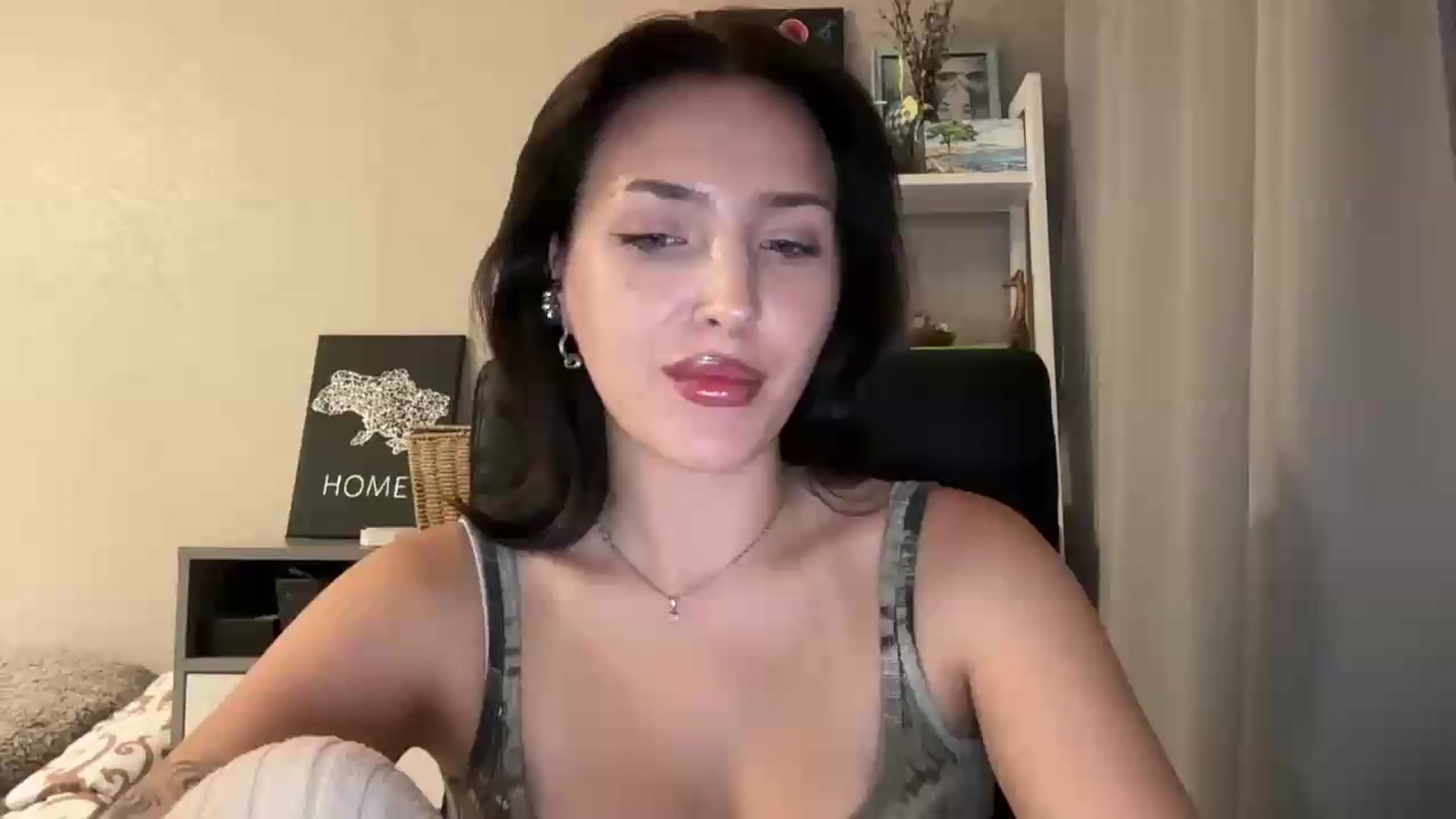 Gallery image thumbnail from Di_Pearl's myfreecams stream on, 08/27/2026, 21:13 image 13 of 20