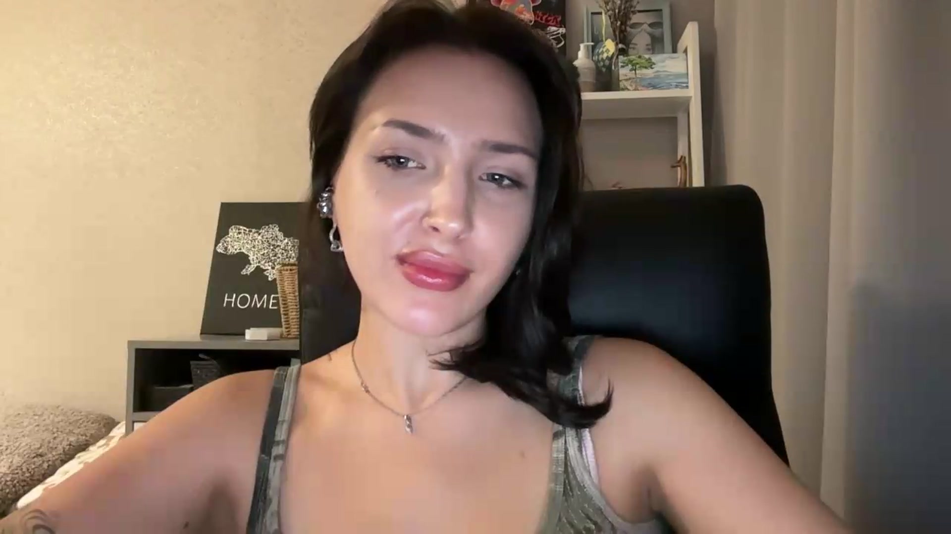 Gallery image thumbnail from Di_Pearl's myfreecams stream on, 08/27/2026, 22:30 image 14 of 20
