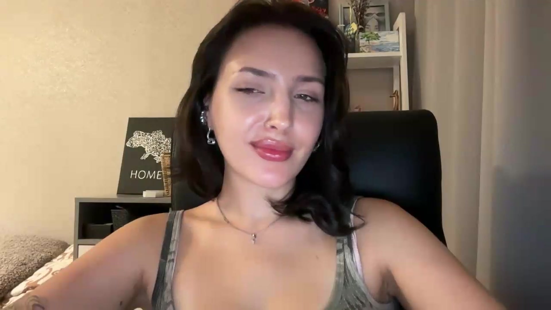 Gallery image thumbnail from Di_Pearl's myfreecams stream on, 08/27/2026, 22:30 image 10 of 20