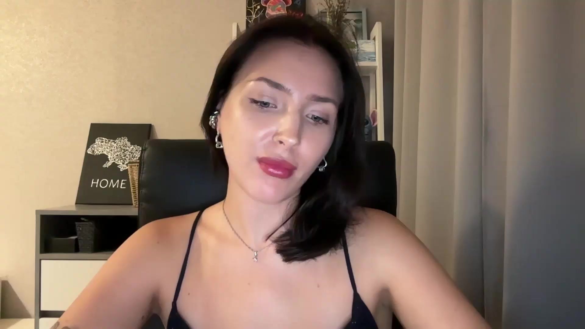 Gallery image thumbnail from Di_Pearl's myfreecams stream on, 08/28/2026, 20:12 image 20 of 20