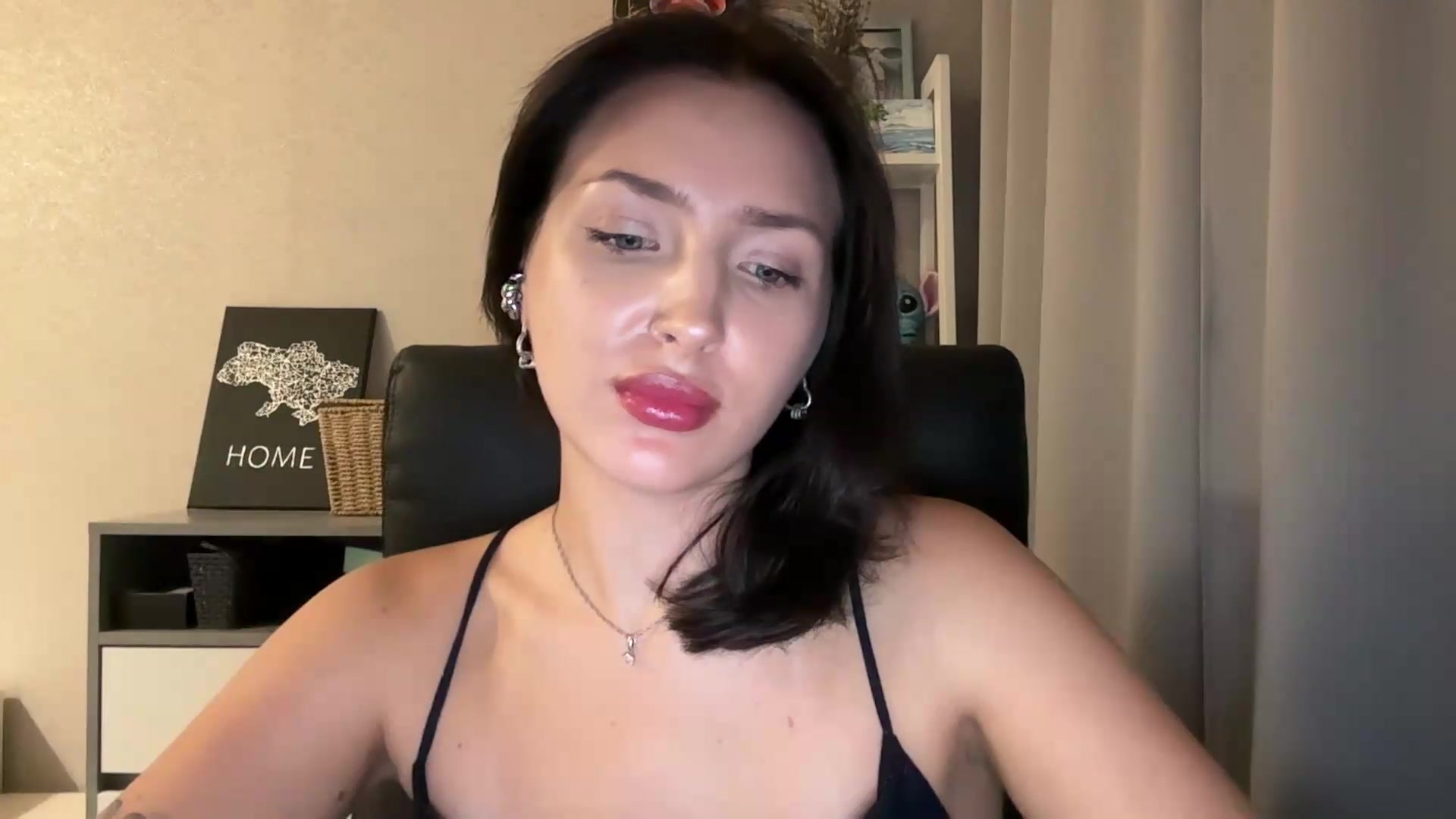 Gallery image thumbnail from Di_Pearl's myfreecams stream on, 08/28/2026, 20:12 image 18 of 20