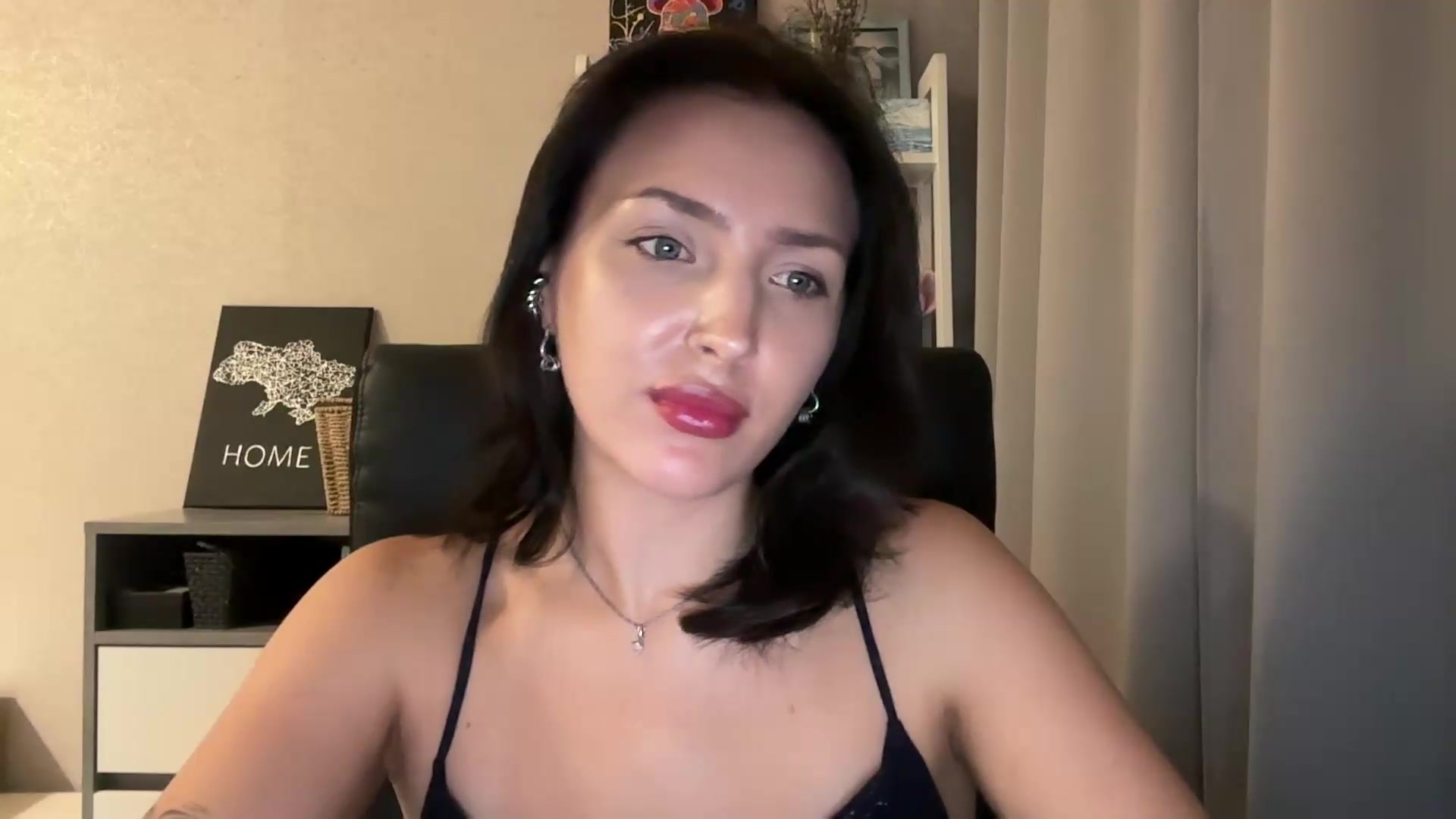 Gallery image thumbnail from Di_Pearl's myfreecams stream on, 08/28/2026, 20:12 image 13 of 20