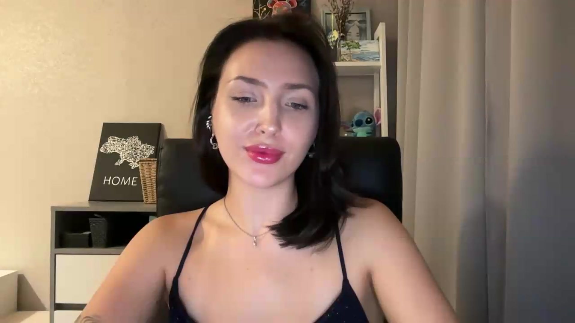 Gallery image thumbnail from Di_Pearl's myfreecams stream on, 08/28/2026, 22:22 image 4 of 20